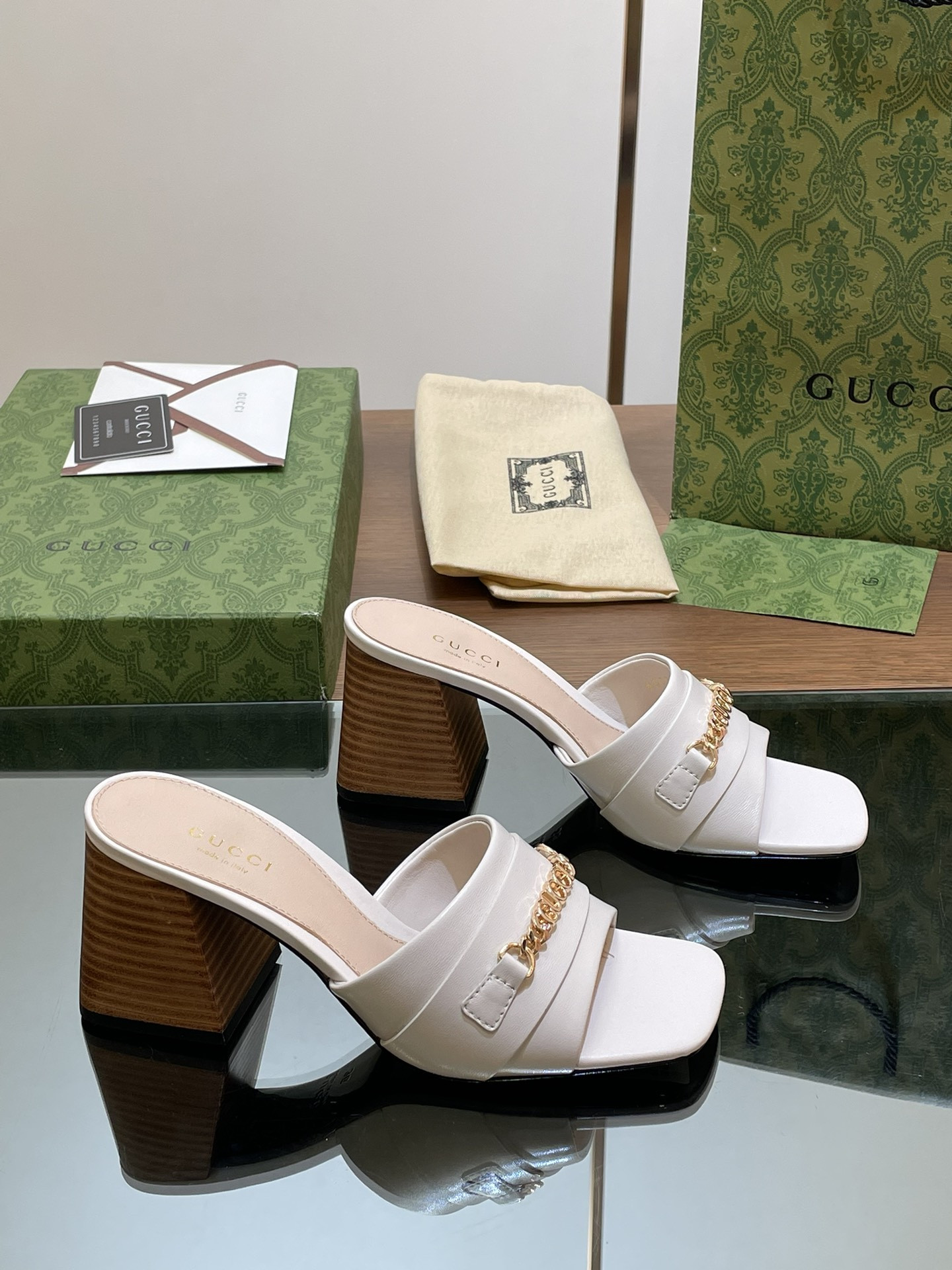 UA G*u*i SIGNORIA SLIDE SANDAL