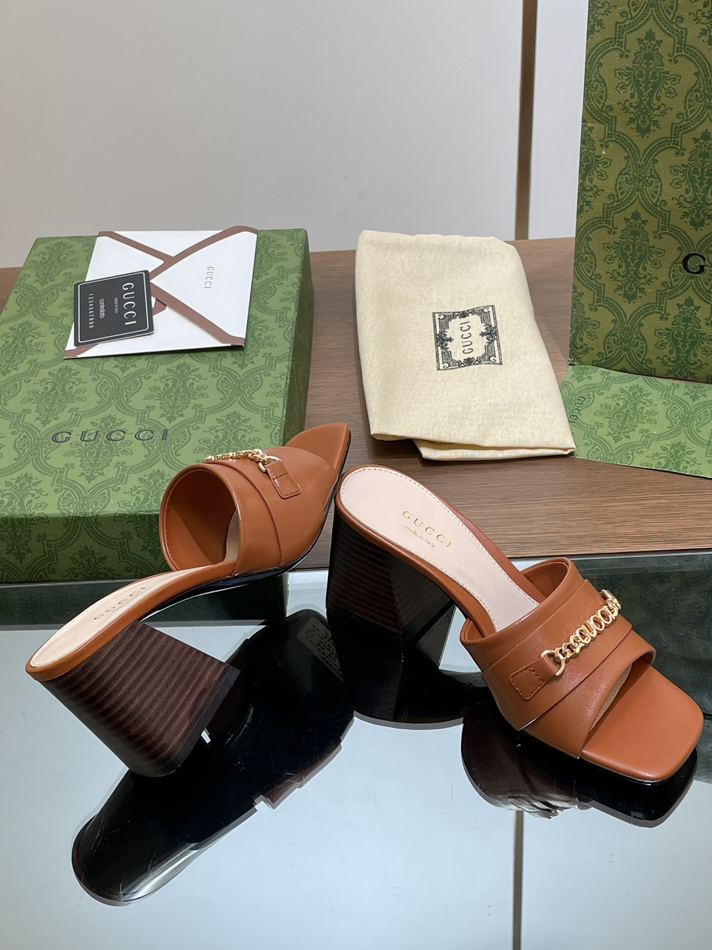 UA G*u*i SIGNORIA SLIDE SANDAL