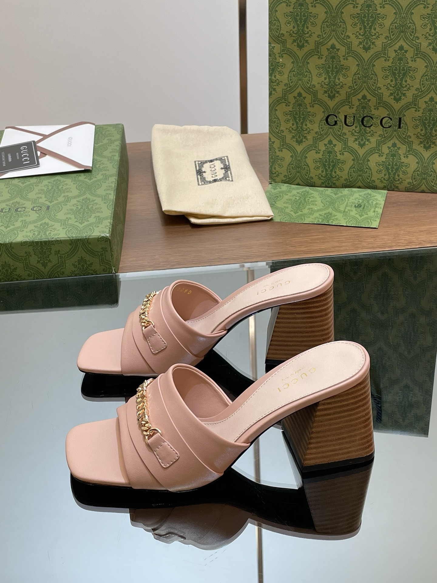 UA G*u*i SIGNORIA SLIDE SANDAL