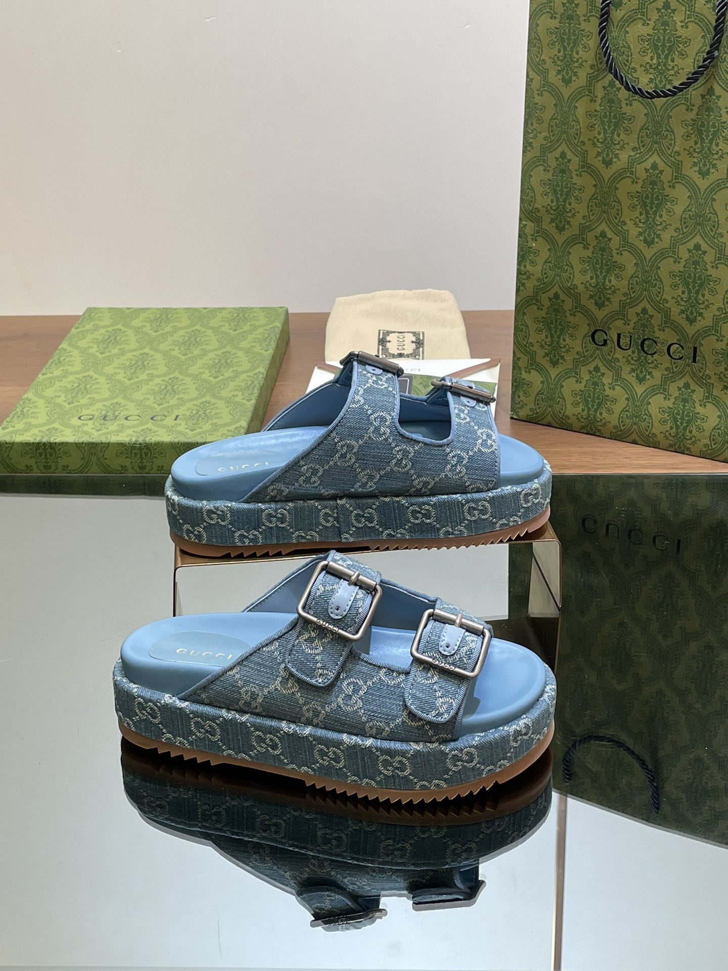 UA G*u*i SANDAL WITH DOUBLE G