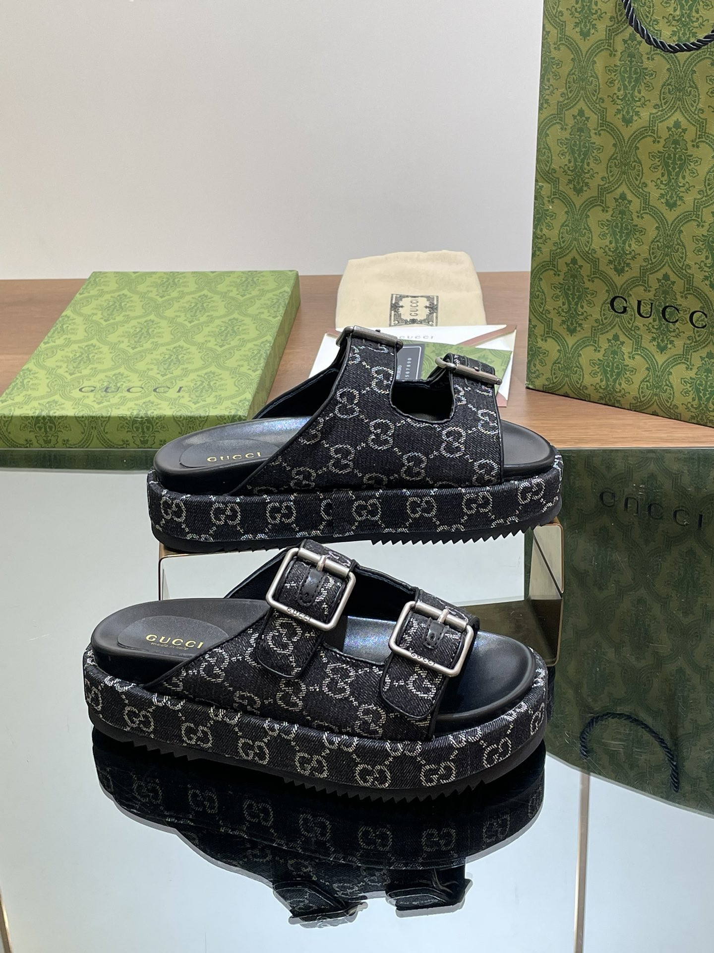 UA G*u*i SANDAL WITH DOUBLE G