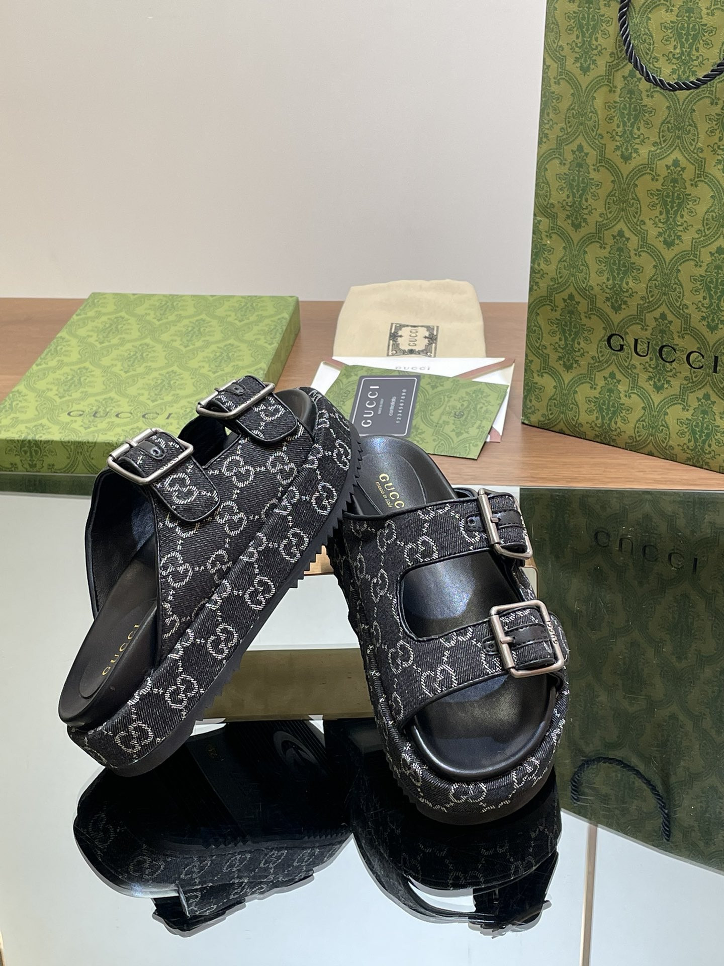 UA G*u*i SANDAL WITH DOUBLE G