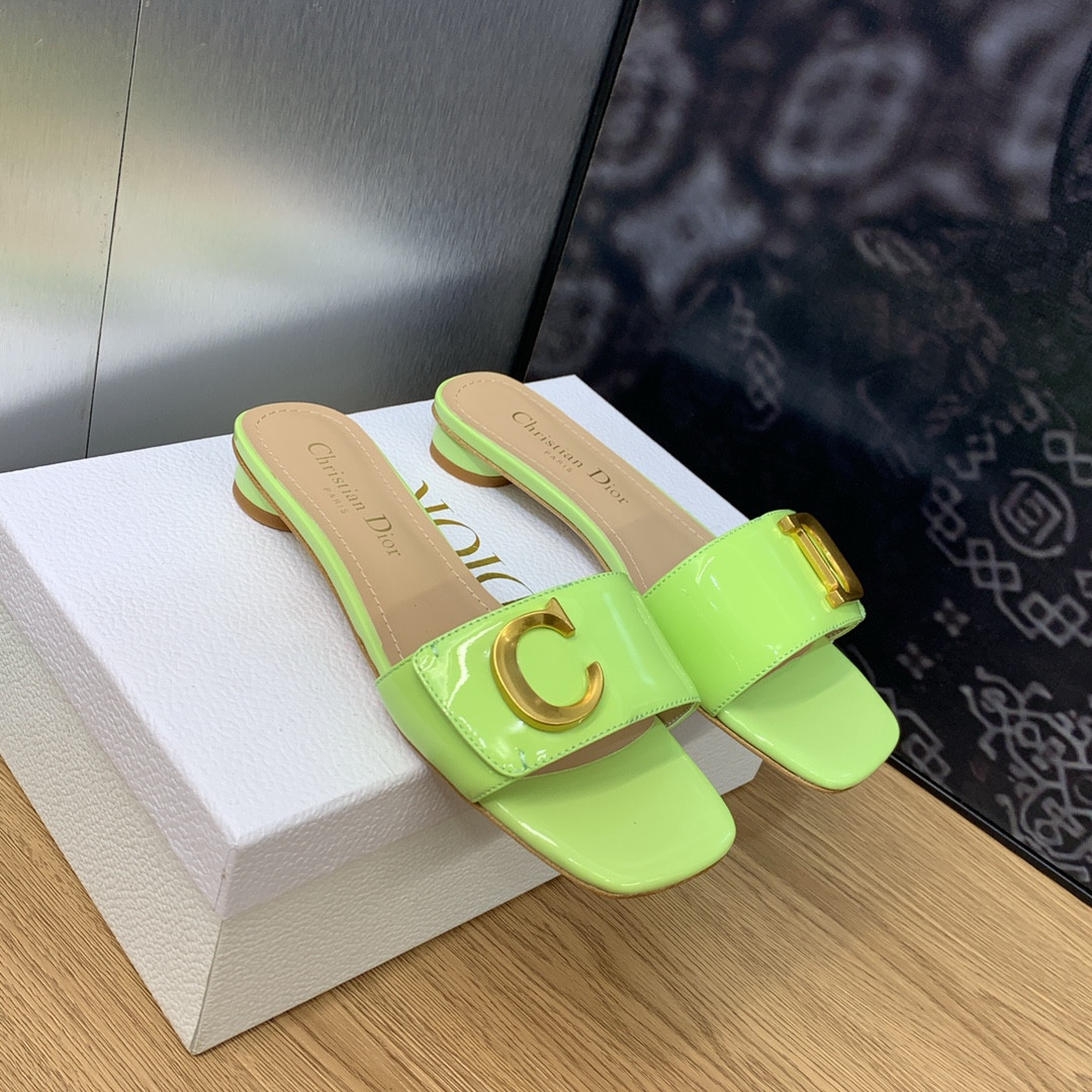 UA D*0r Or C'est D*0r Slide