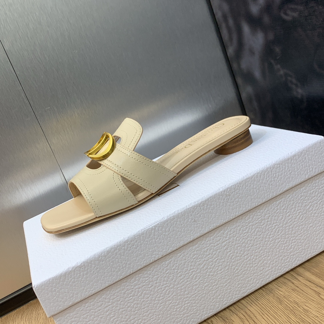 UA D*0r 30 Montaigne Slide