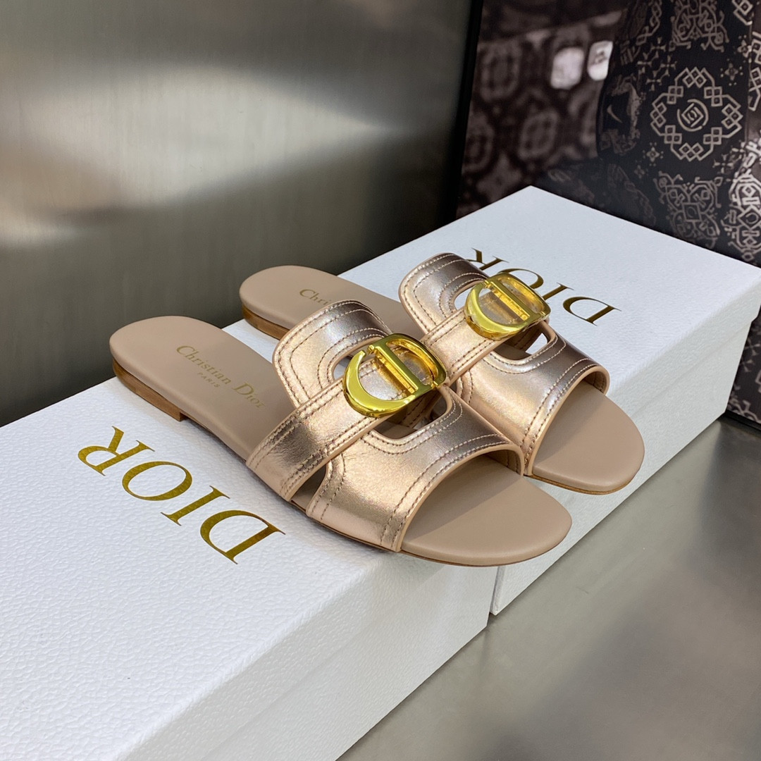 UA D*0r 30 Montaigne Slide