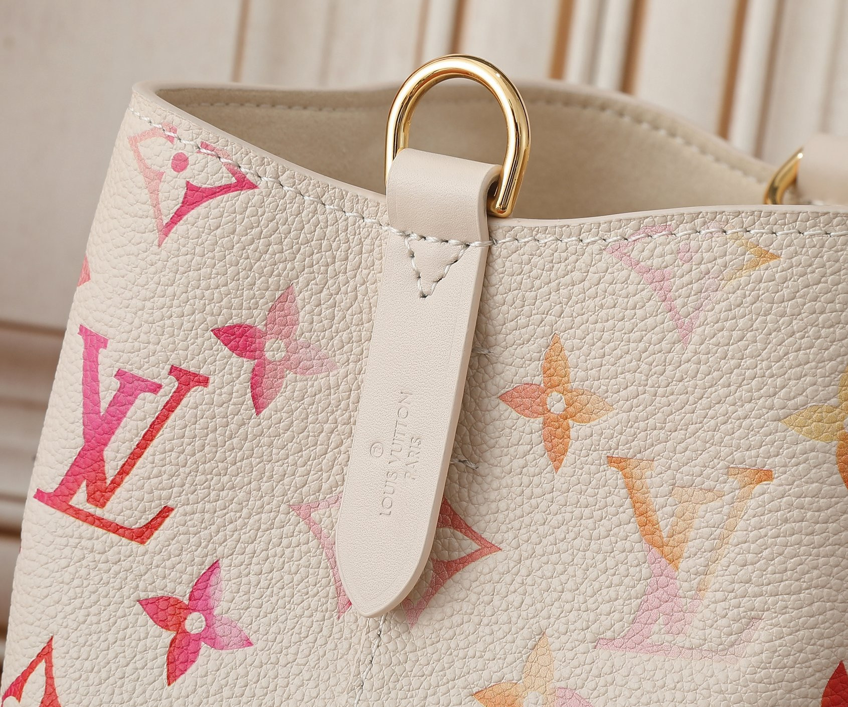 LV Néonoé BB M24649 7.9 x 7.9 x 5.1 in