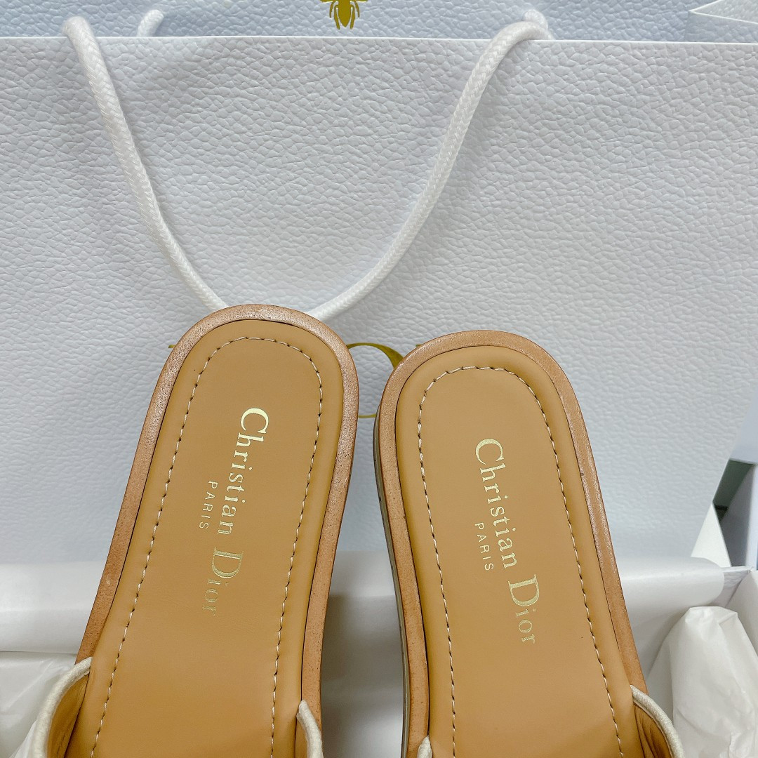 UA D*0riviera Dway Platform Slide White Embroidered Cotton