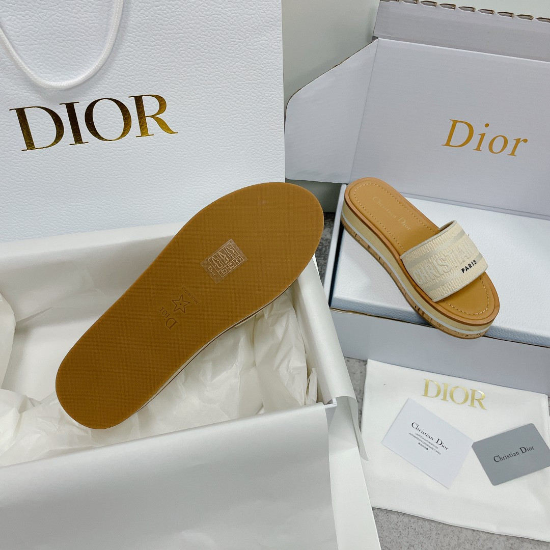 UA D*0riviera Dway Platform Slide White Embroidered Cotton