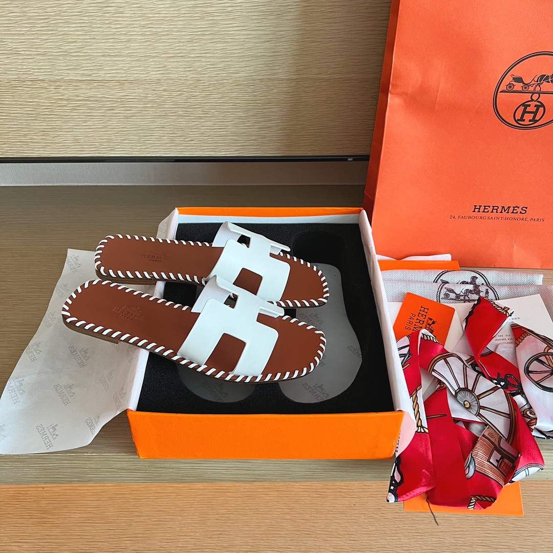 UA Hermès Oran sandal