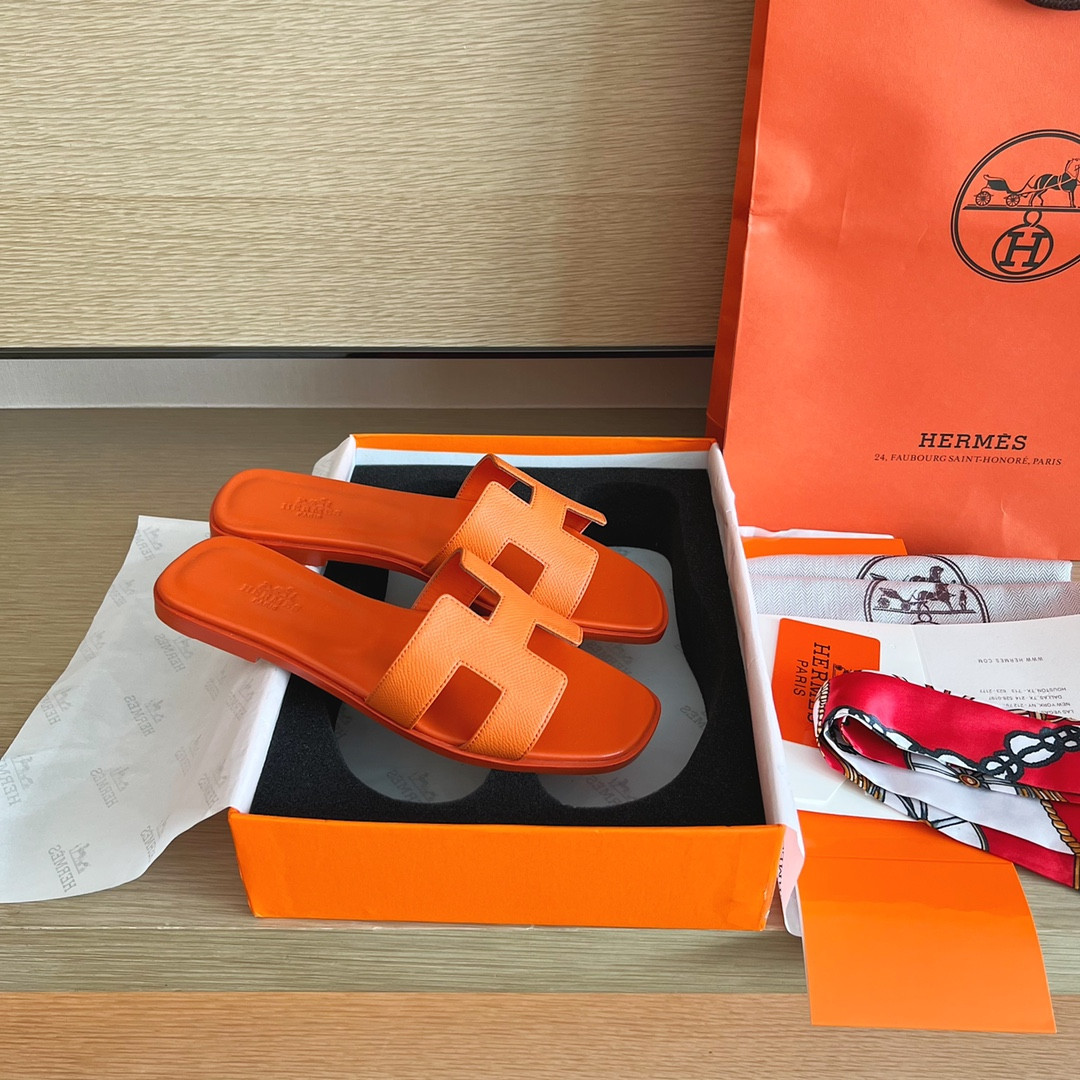 UA Hermès Oran sandal