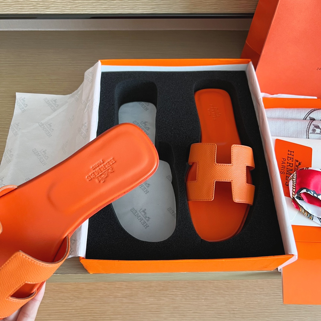 UA Hermès Oran sandal
