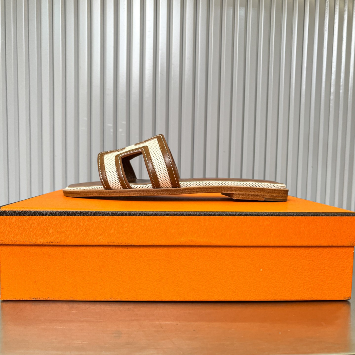 UA Hermès Oran sandal