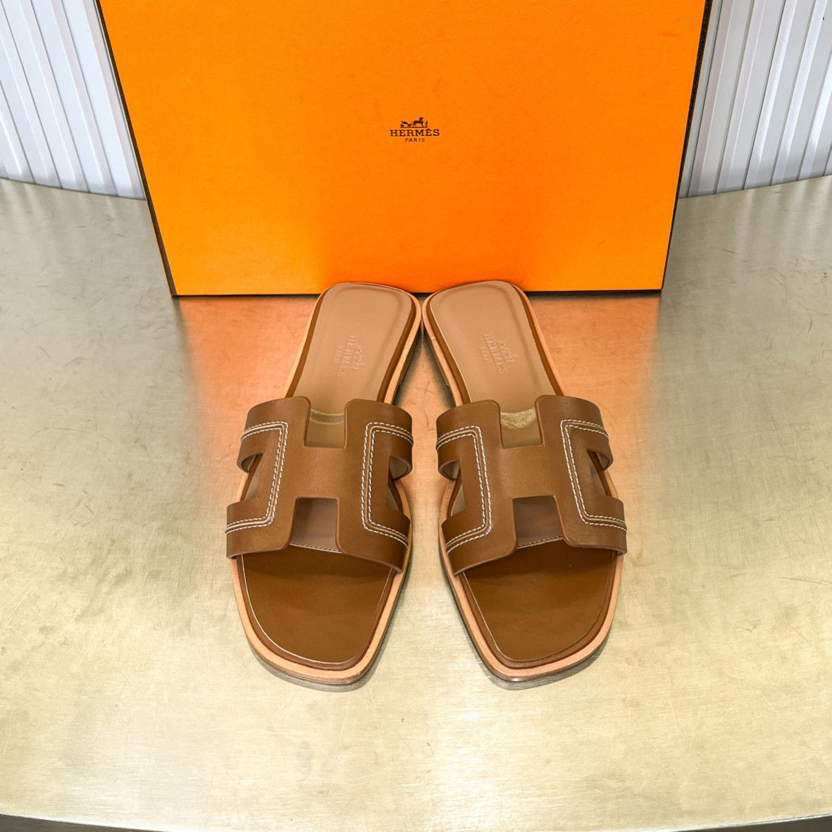 UA Hermès Oran sandal