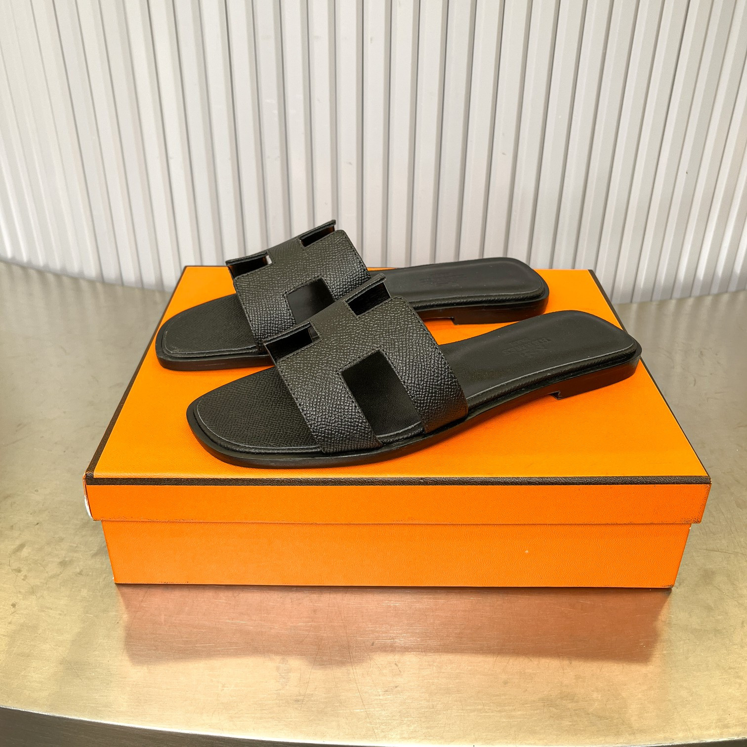 UA Hermès Oran sandal