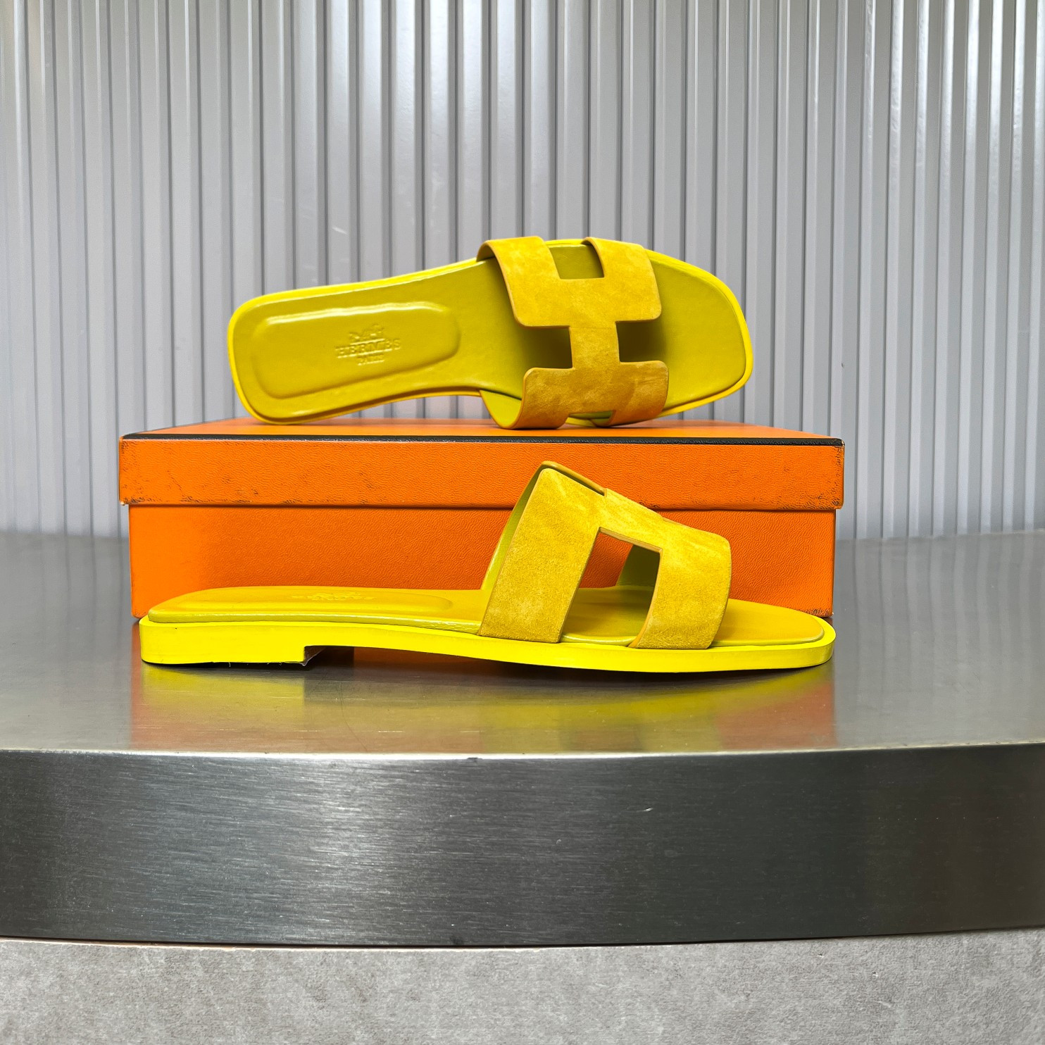 UA Hermès Oran sandal