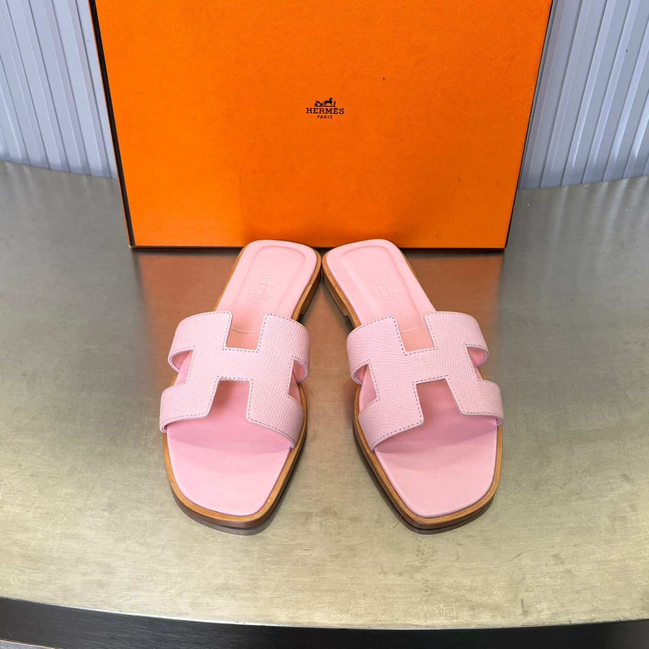UA Hermès Oran sandal