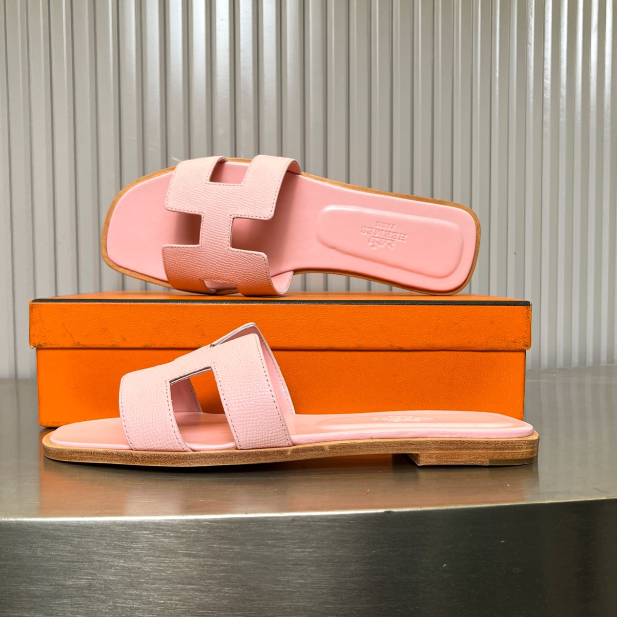 UA Hermès Oran sandal