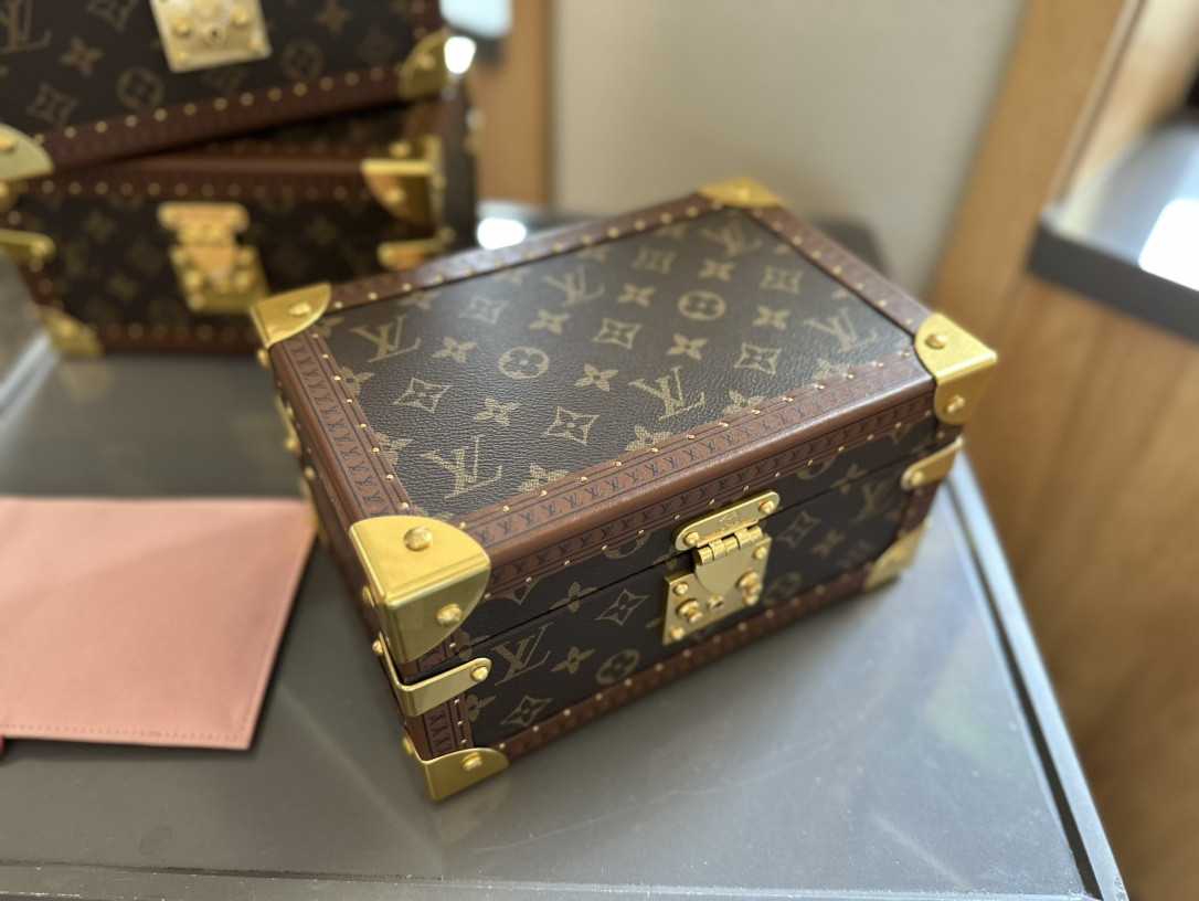 LV M13513 Jewelry Box rose ballerine 9.4 x 4.9 x 9.4 inches