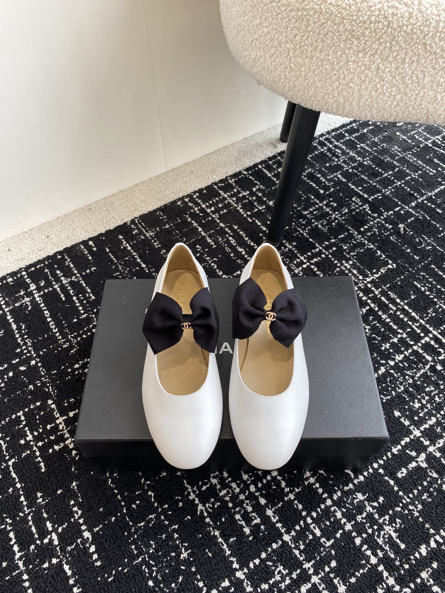 UA Ch*el MARY JANES FLAT