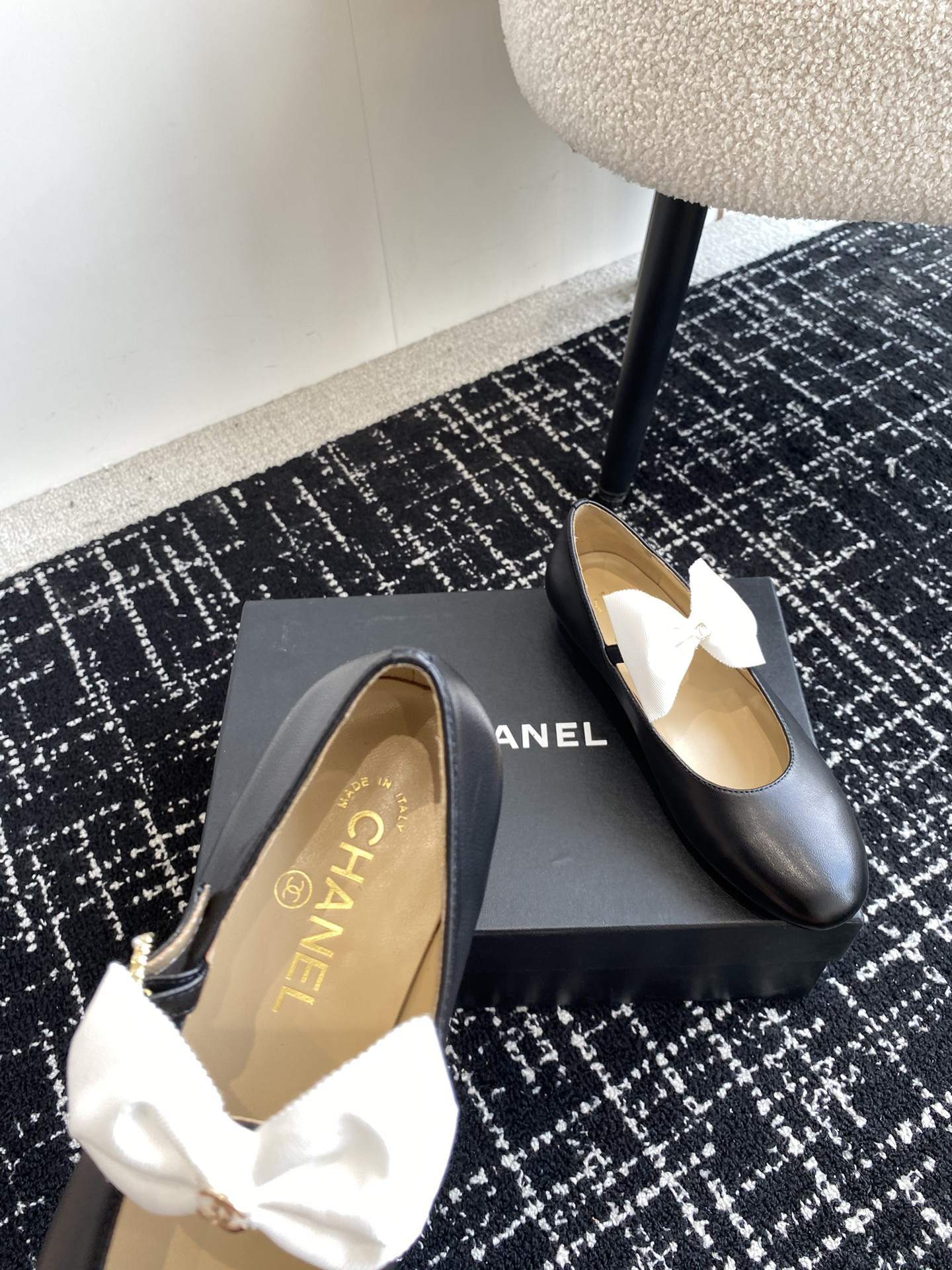 UA Ch*el MARY JANES FLAT