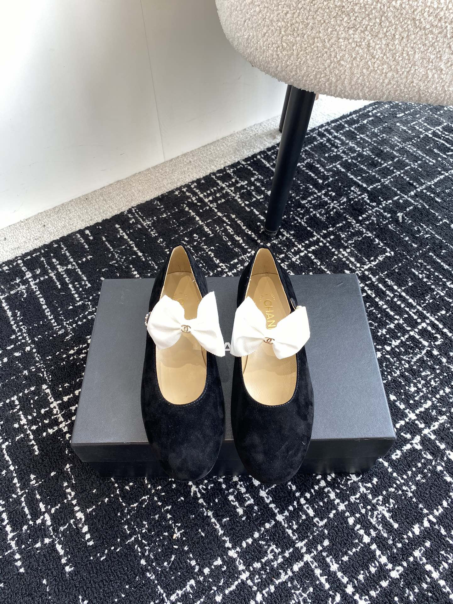 UA Ch*el MARY JANES FLAT