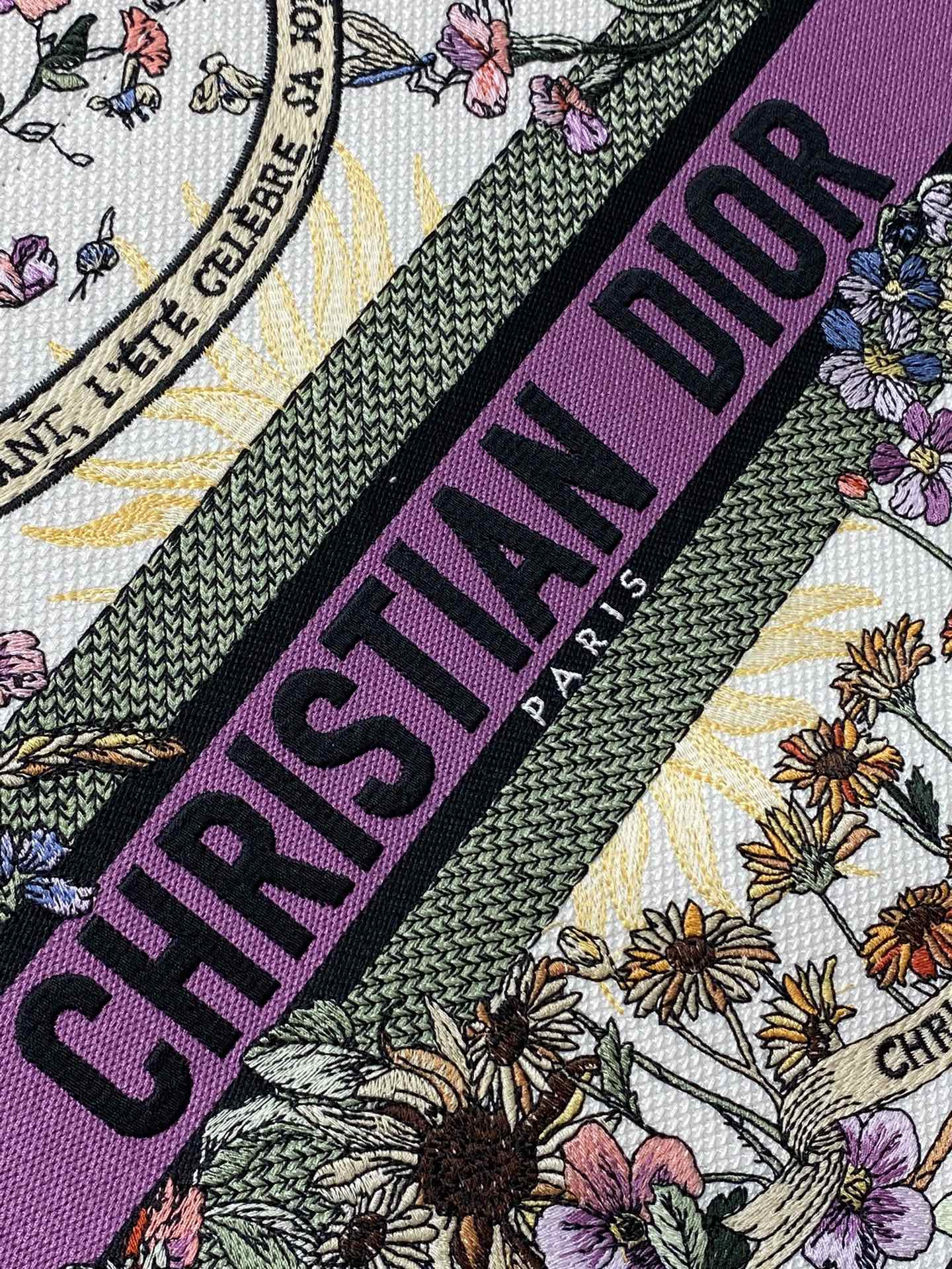 Medium D*0r Book Tote  Ecru Multicolor D*0r 4 Saisons Été Soleil Embroidery 36 x 27.5 x 16.5 cm