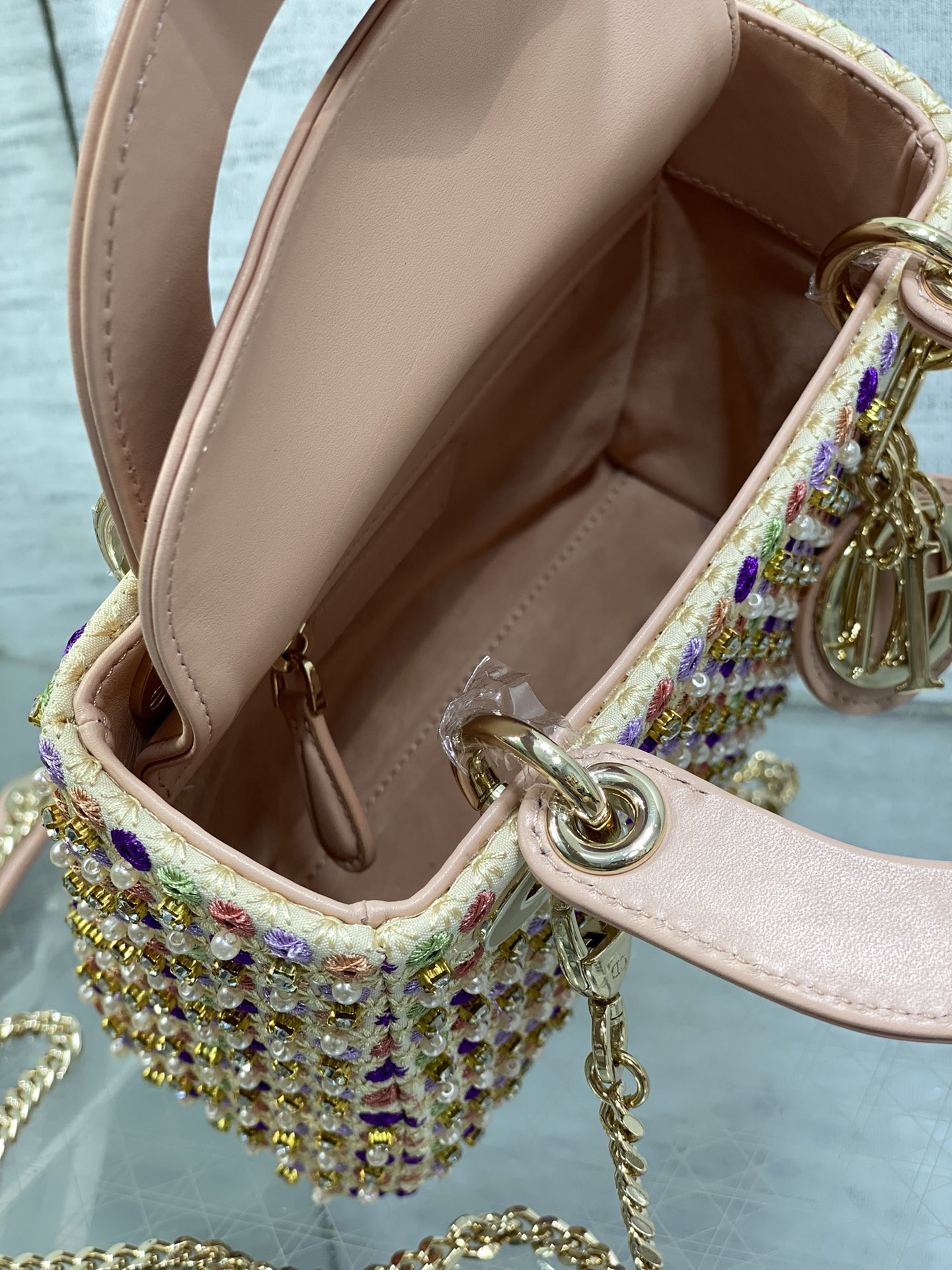 D*0r Artistic Limited Edition Three-Gusset Lady D*0r Bag with Heavy Bead Embroidery 17CM