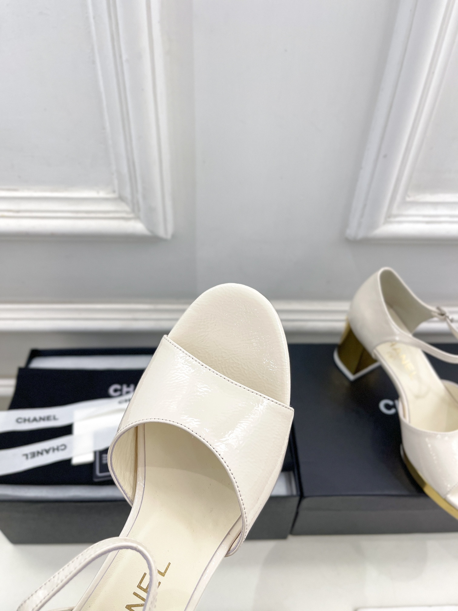 UA Ch*el HEELED SANDALS