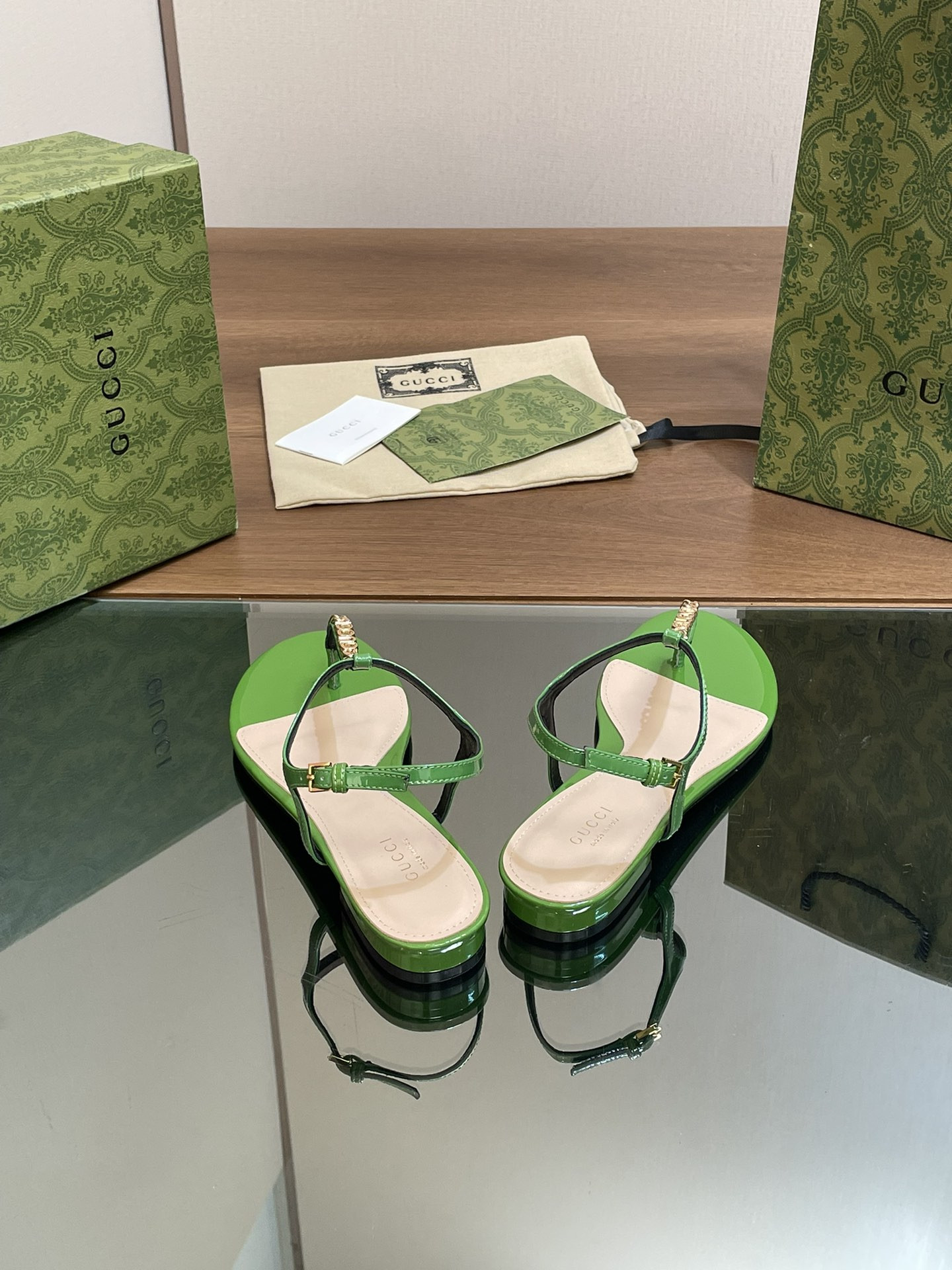 UA G*u*i SIGNORIA THONG SANDAL