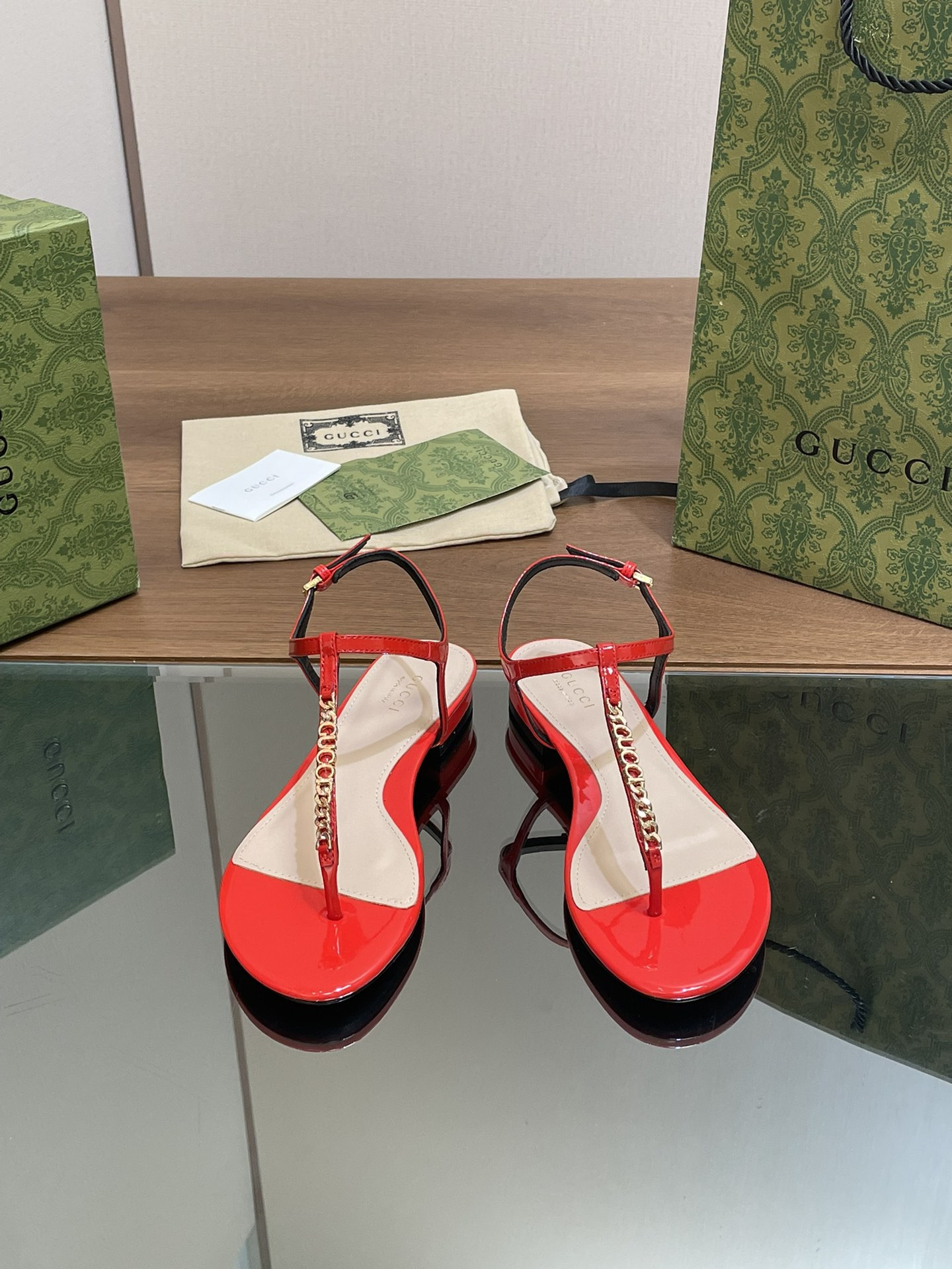 UA G*u*i SIGNORIA THONG SANDAL