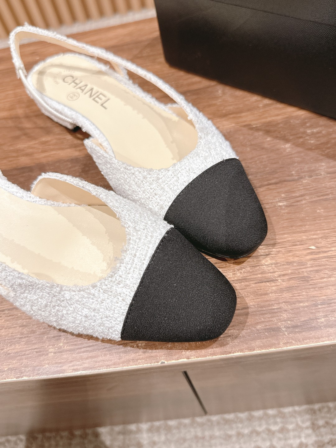 UA Ch*el SLINGBACKS FLAT