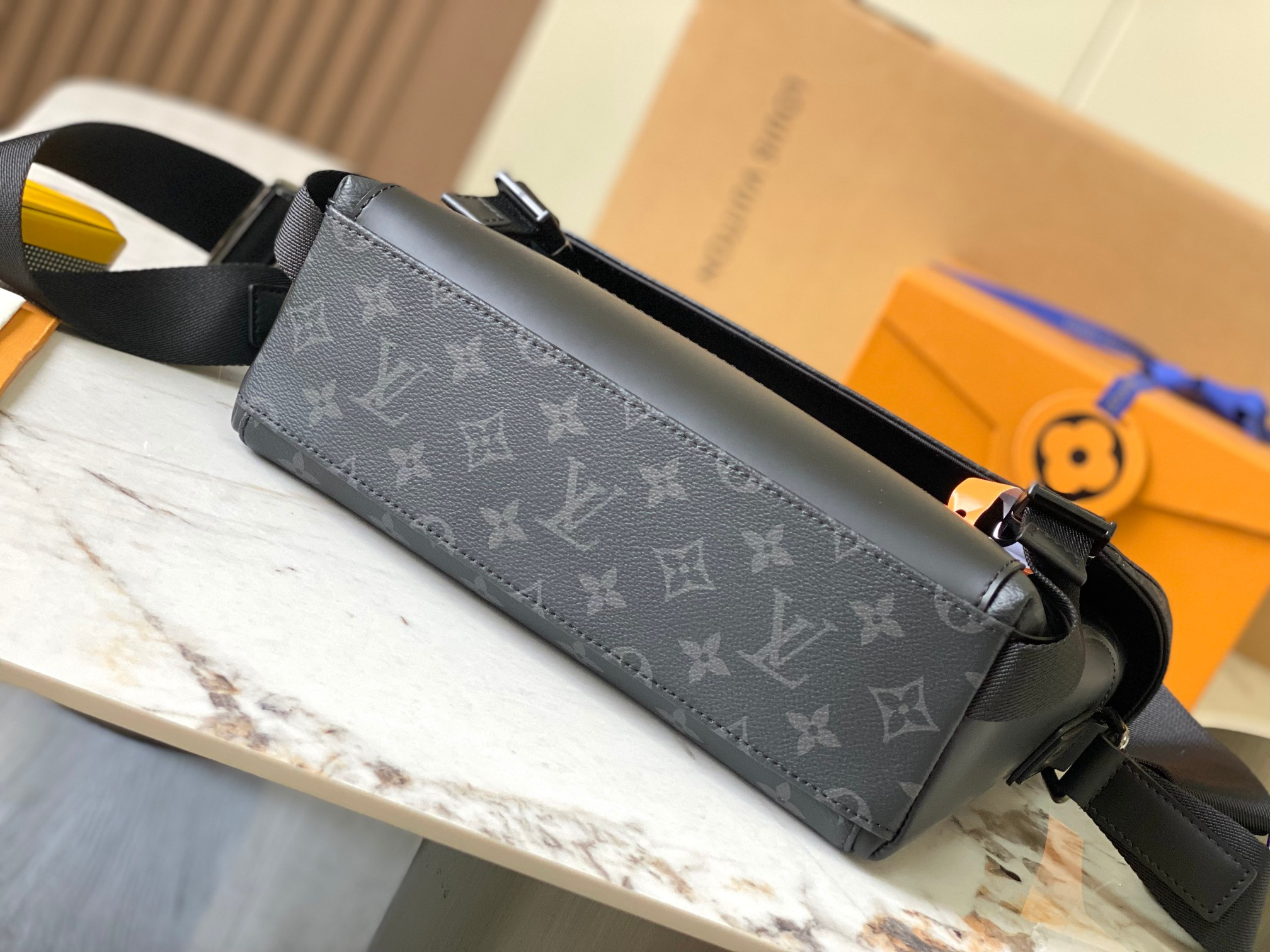 LV VOYAGER M40511 32×23×9CM