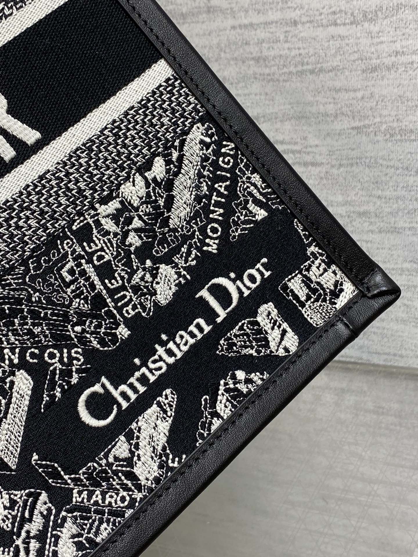 D*0r Medium D*0r Book Tote Black and White Plan de Paris Embroidery 36 x 27.5 x 16.5 cm