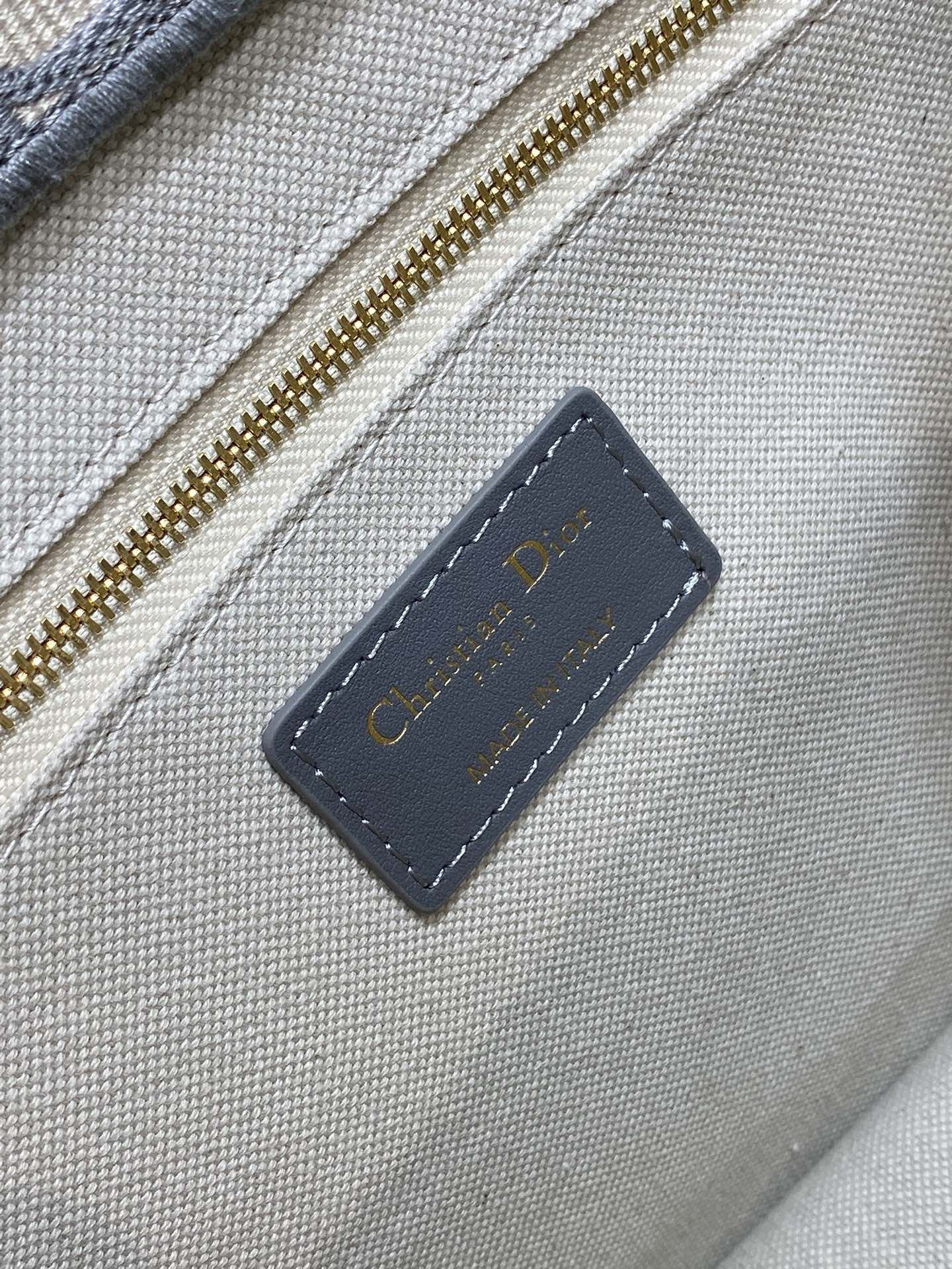 D*0r Small D*0r Book Tote Gray D*0r Oblique Embroidery and Calfskin 26.5 x 21 x 14 cm