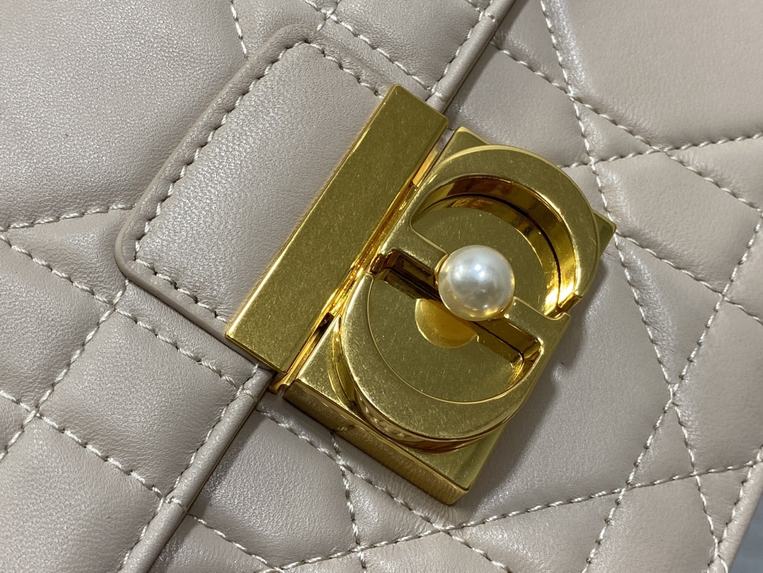 D*0r Medium D*0r Ange Bag Pink Latte Macrocannage Calfskin 26 x 17 x 9 cm