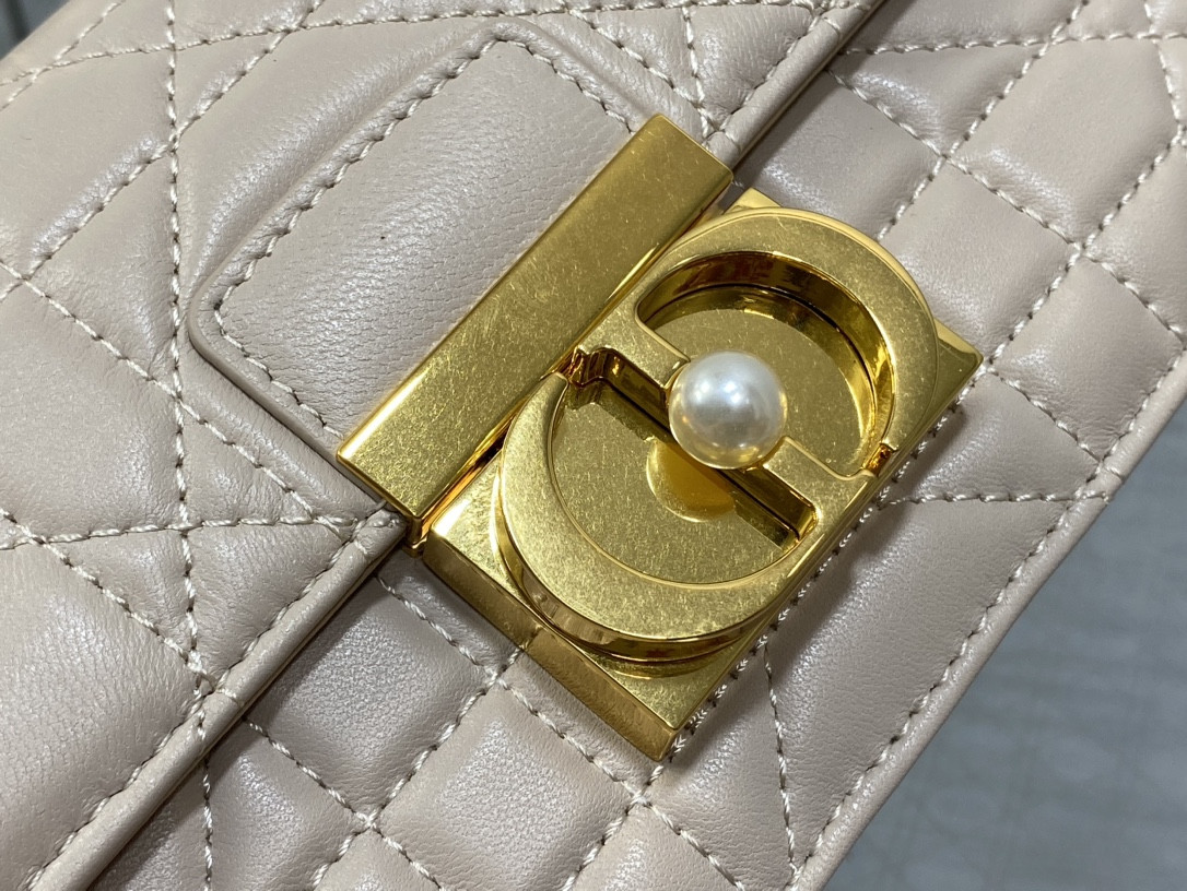 D*0r Small Ange Bag Pink Latte Macrocannage Calfskin 20 x 12 x 5 cm