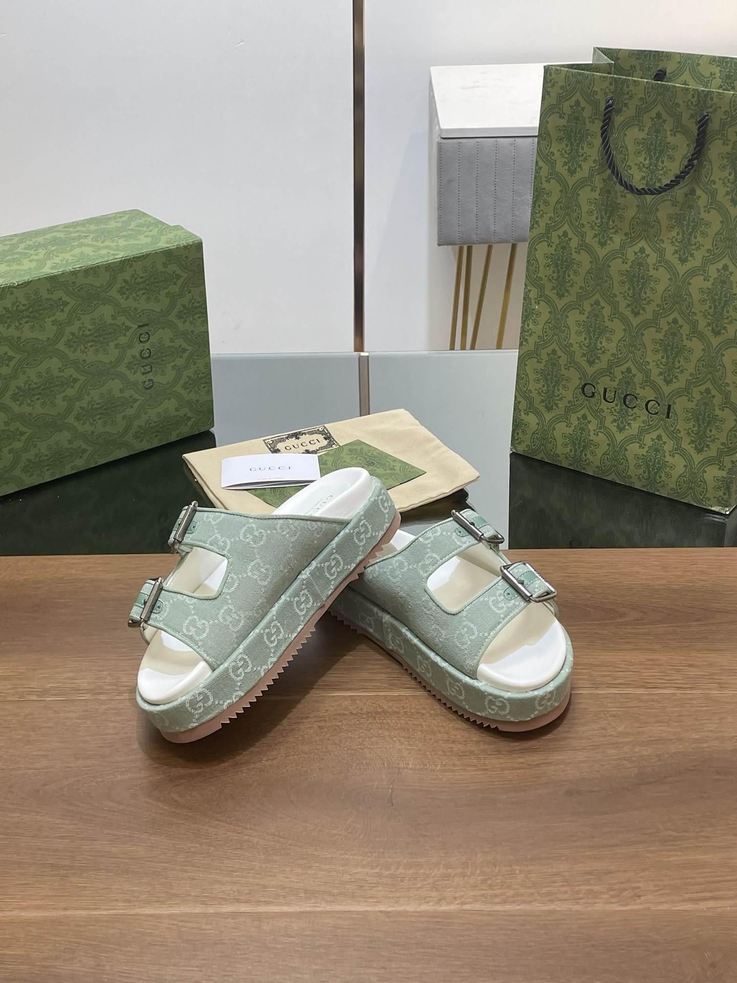 UA G*u*i SANDAL WITH DOUBLE G