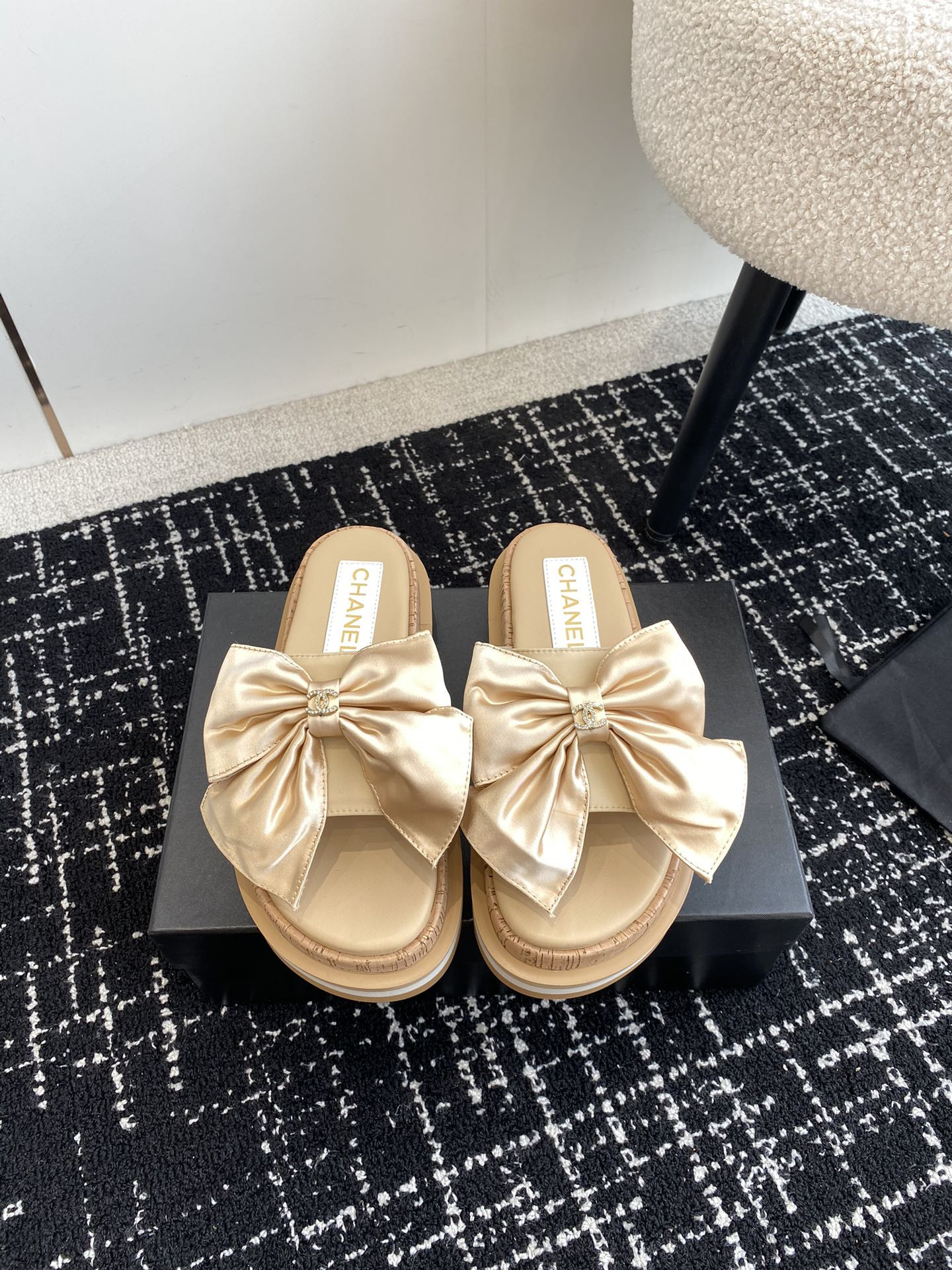 UA Ch*el PLATFORM SLIDES