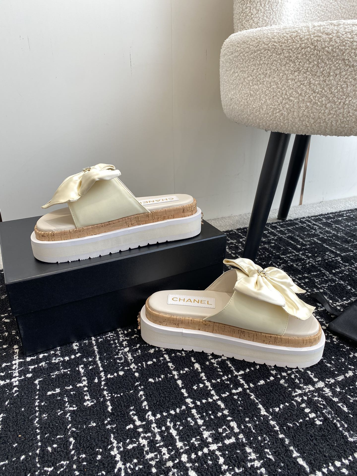 UA Ch*el PLATFORM SLIDES