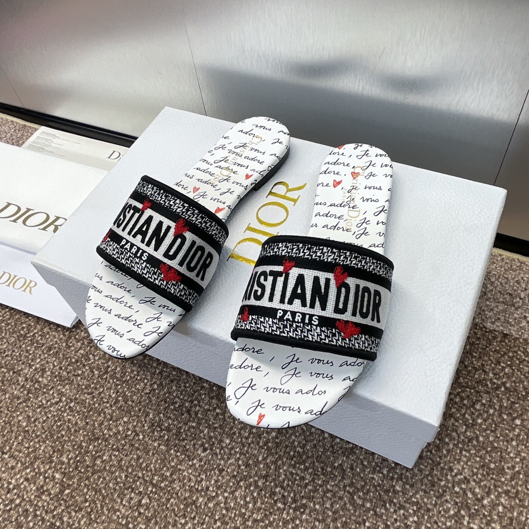 UA D*0ramour Dway Slide