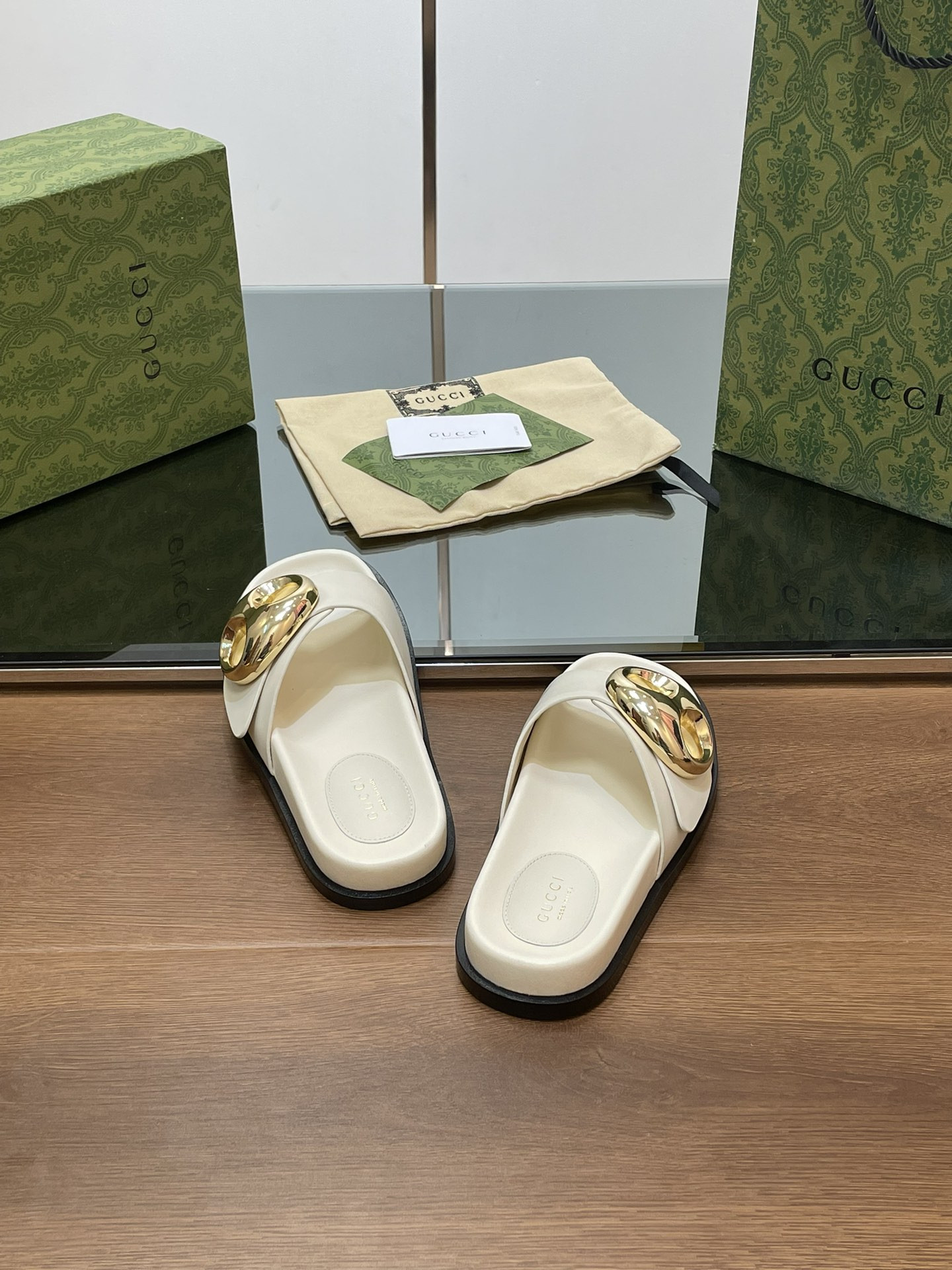 UA G*u*i MARINA CHAIN SLIDE SANDAL