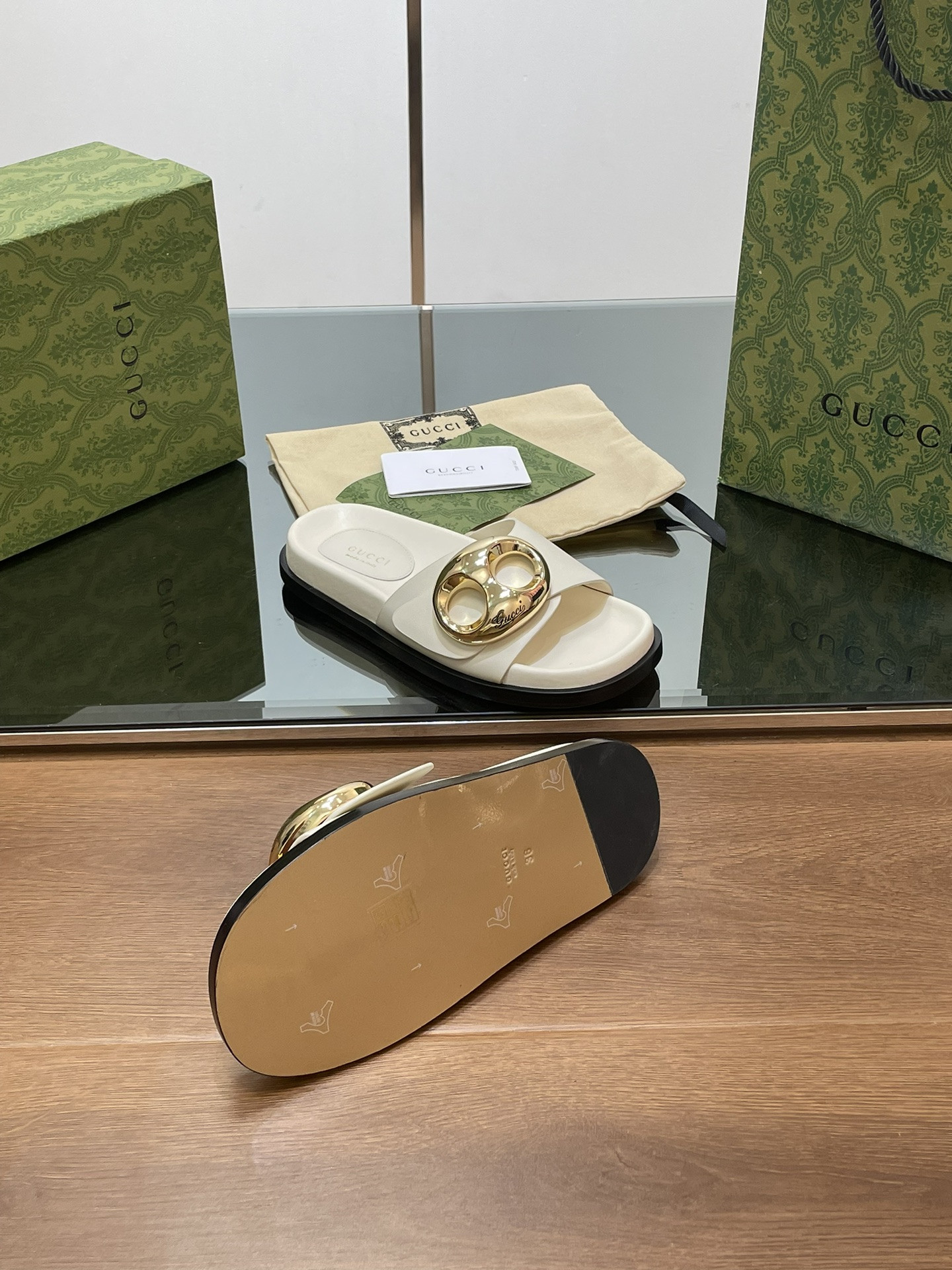 UA G*u*i MARINA CHAIN SLIDE SANDAL