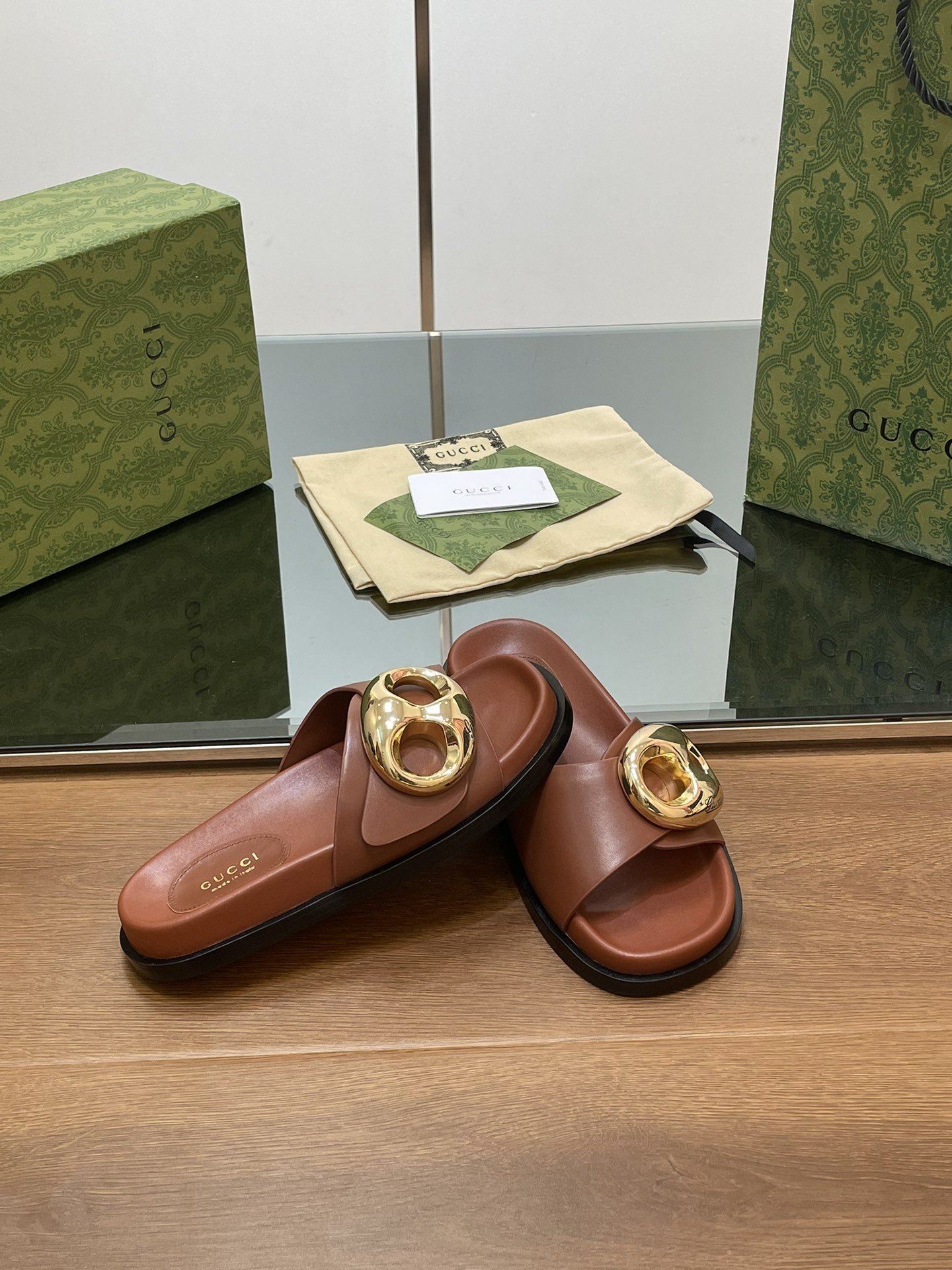 UA G*u*i MARINA CHAIN SLIDE SANDAL