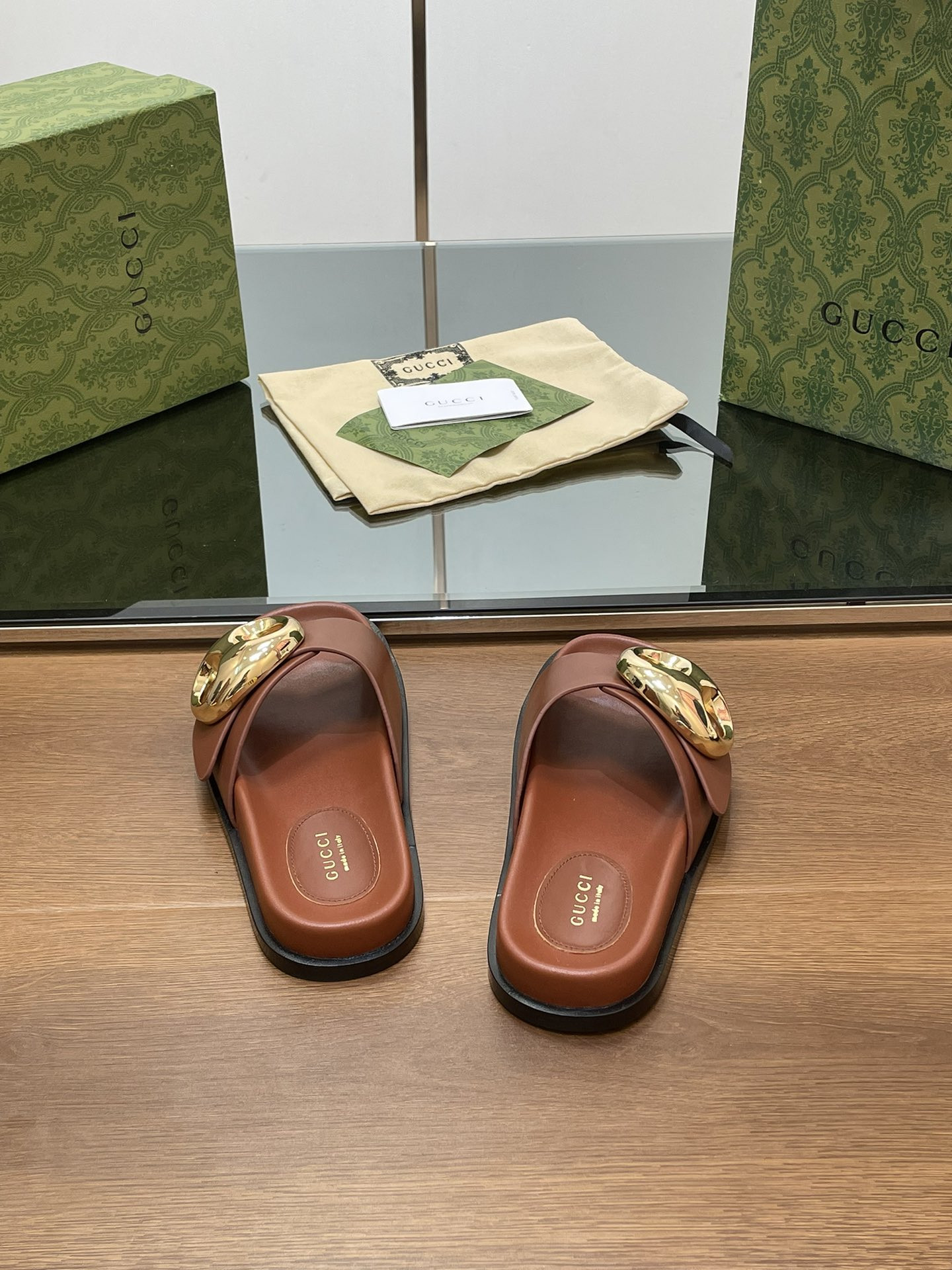 UA G*u*i MARINA CHAIN SLIDE SANDAL