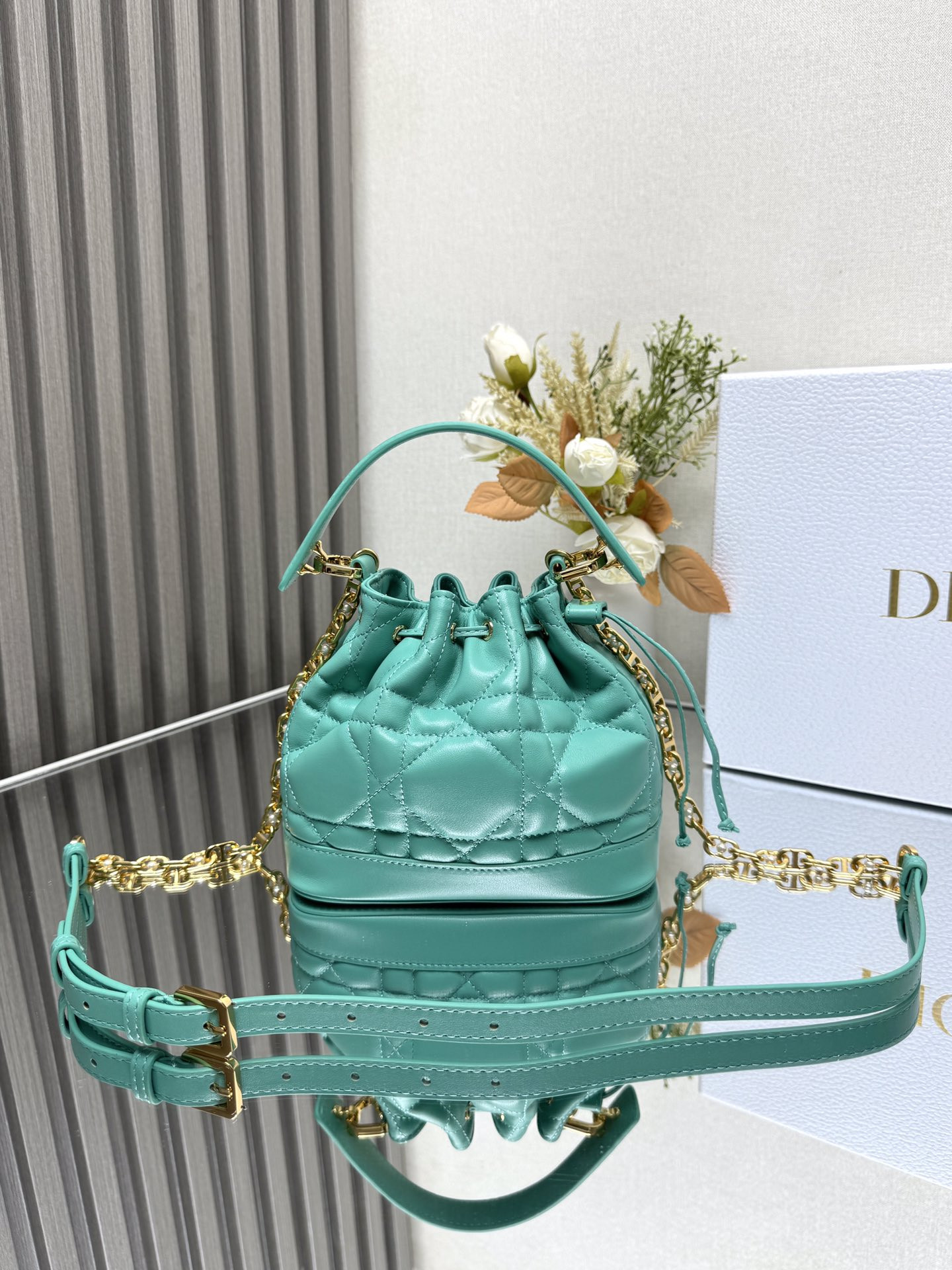 Small D*0r Jolie Bucket Bag 17 x 16 x 10.5 cm