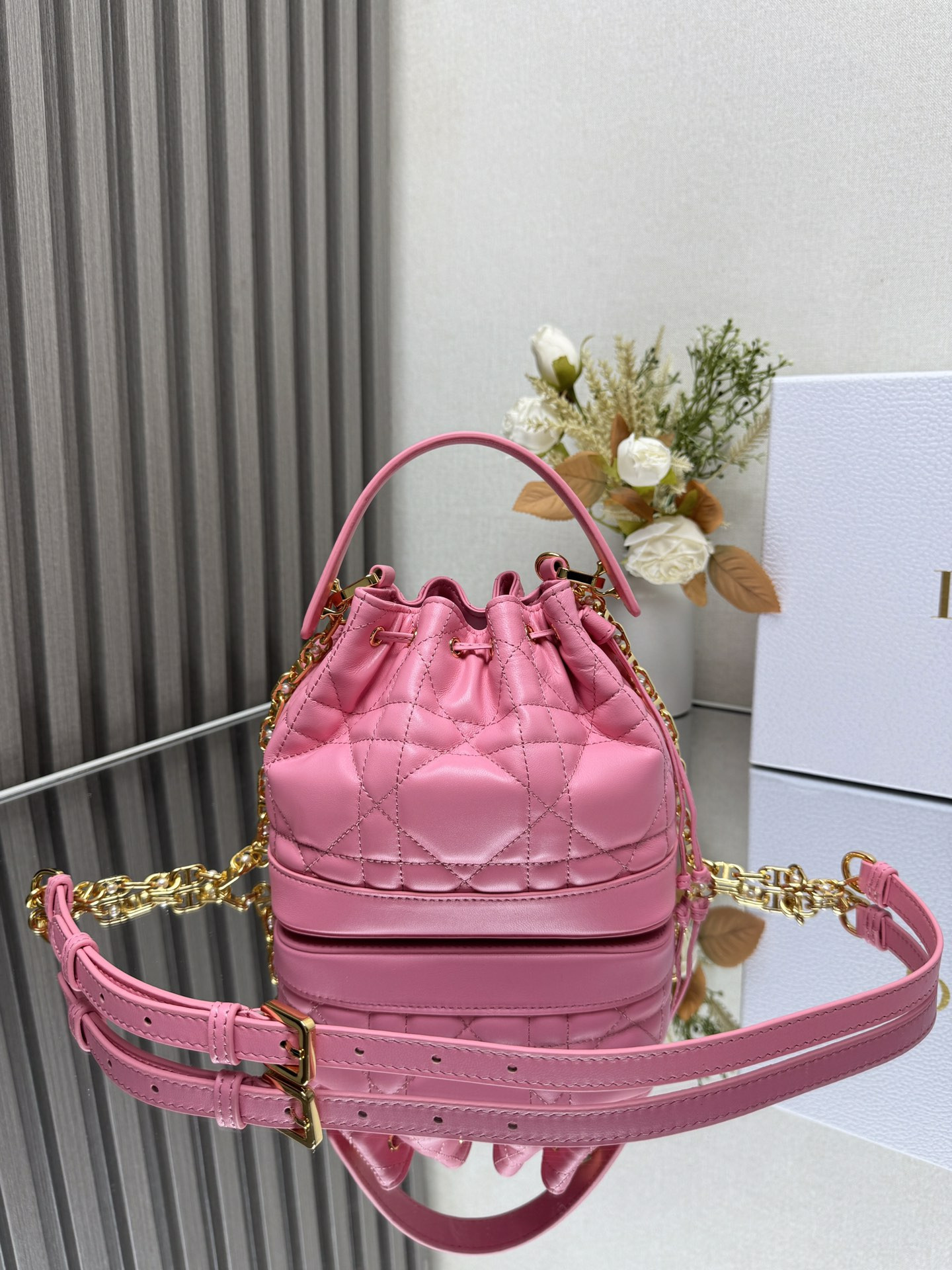 Small D*0r Jolie Bucket Bag 17 x 16 x 10.5 cm