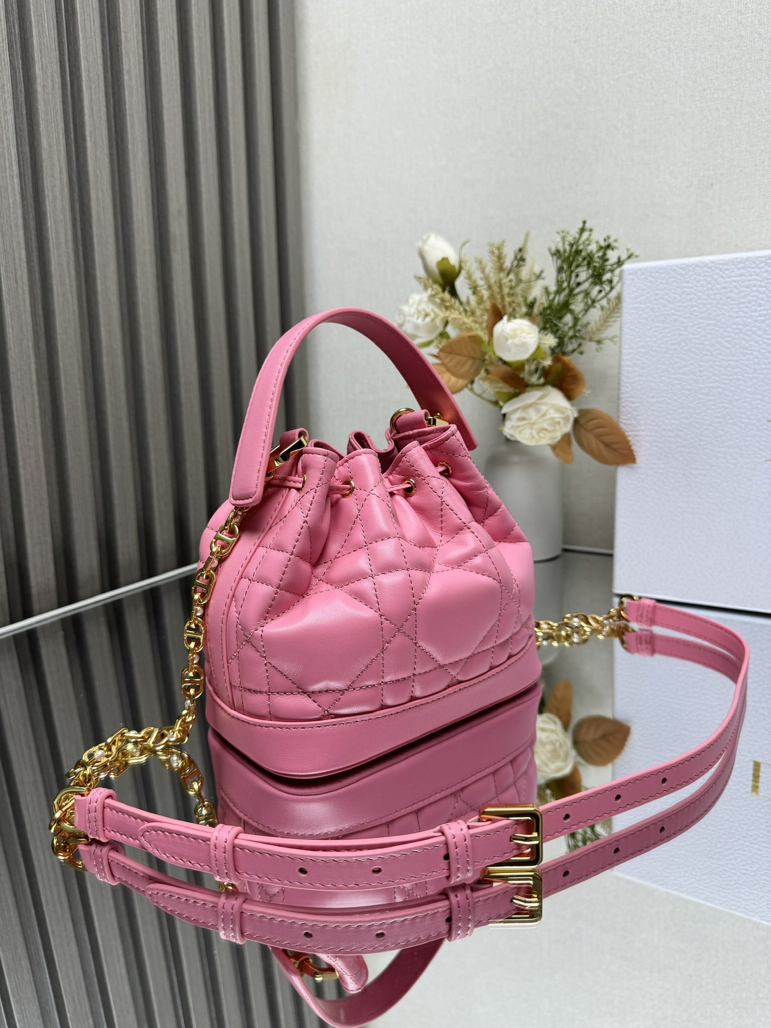 Small D*0r Jolie Bucket Bag 17 x 16 x 10.5 cm