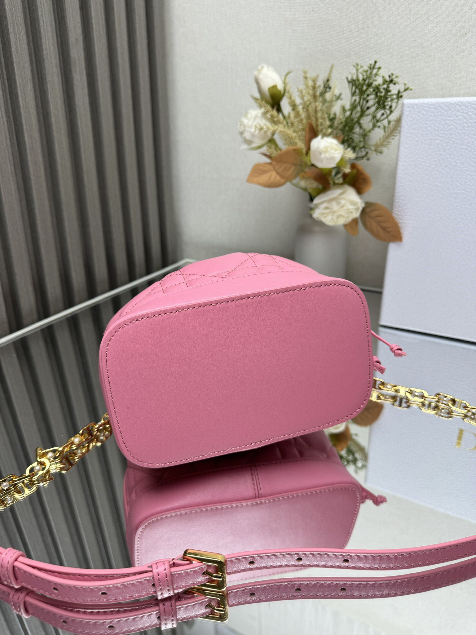 Small D*0r Jolie Bucket Bag 17 x 16 x 10.5 cm