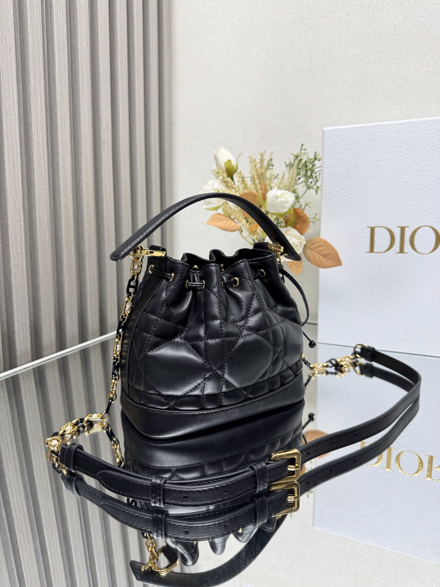 Small D*0r Jolie Bucket Bag 17 x 16 x 10.5 cm