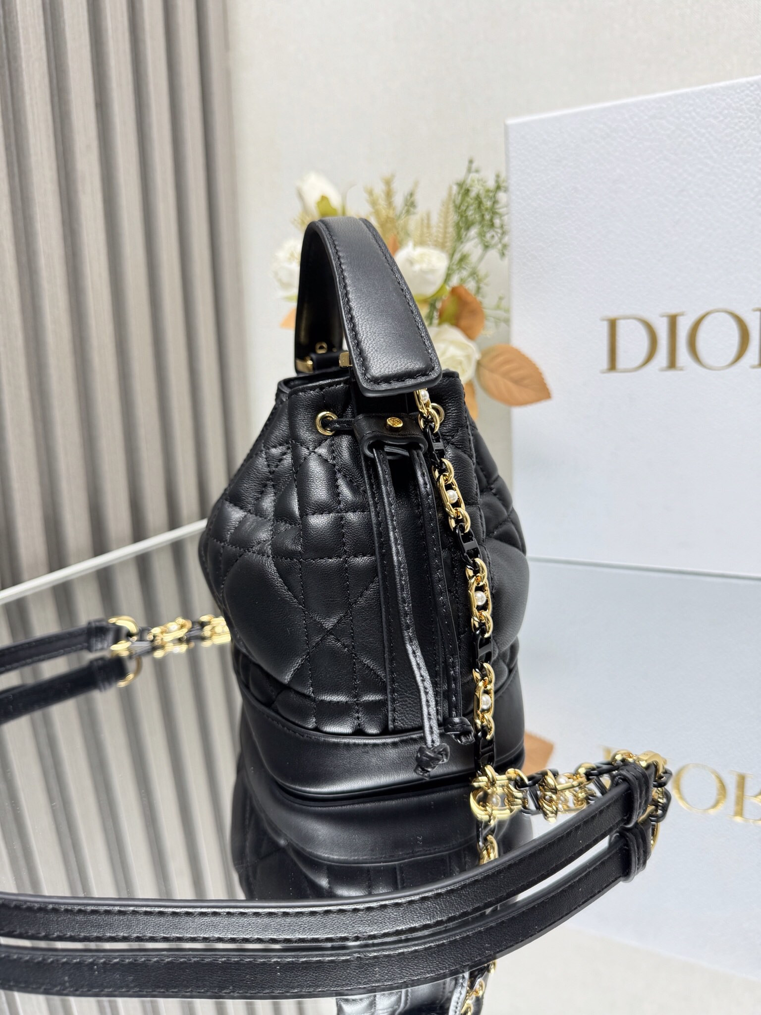 Small D*0r Jolie Bucket Bag 17 x 16 x 10.5 cm
